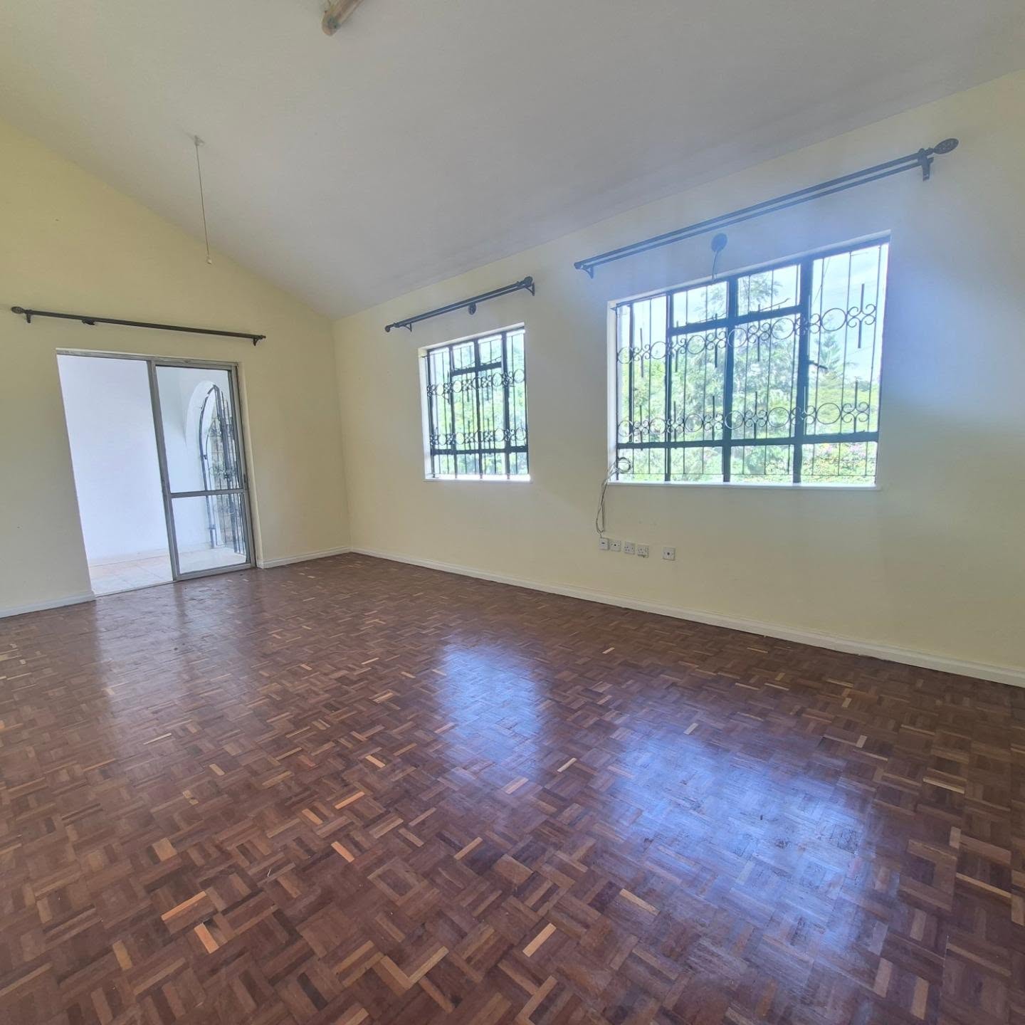 5 Bedroom All Ensuite + DSQ House for Rent thumbnail 14