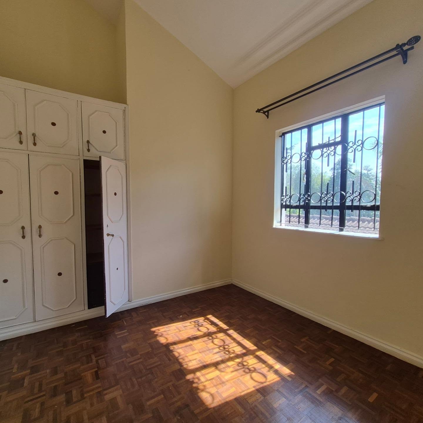 5 Bedroom All Ensuite + DSQ House for Rent thumbnail 15