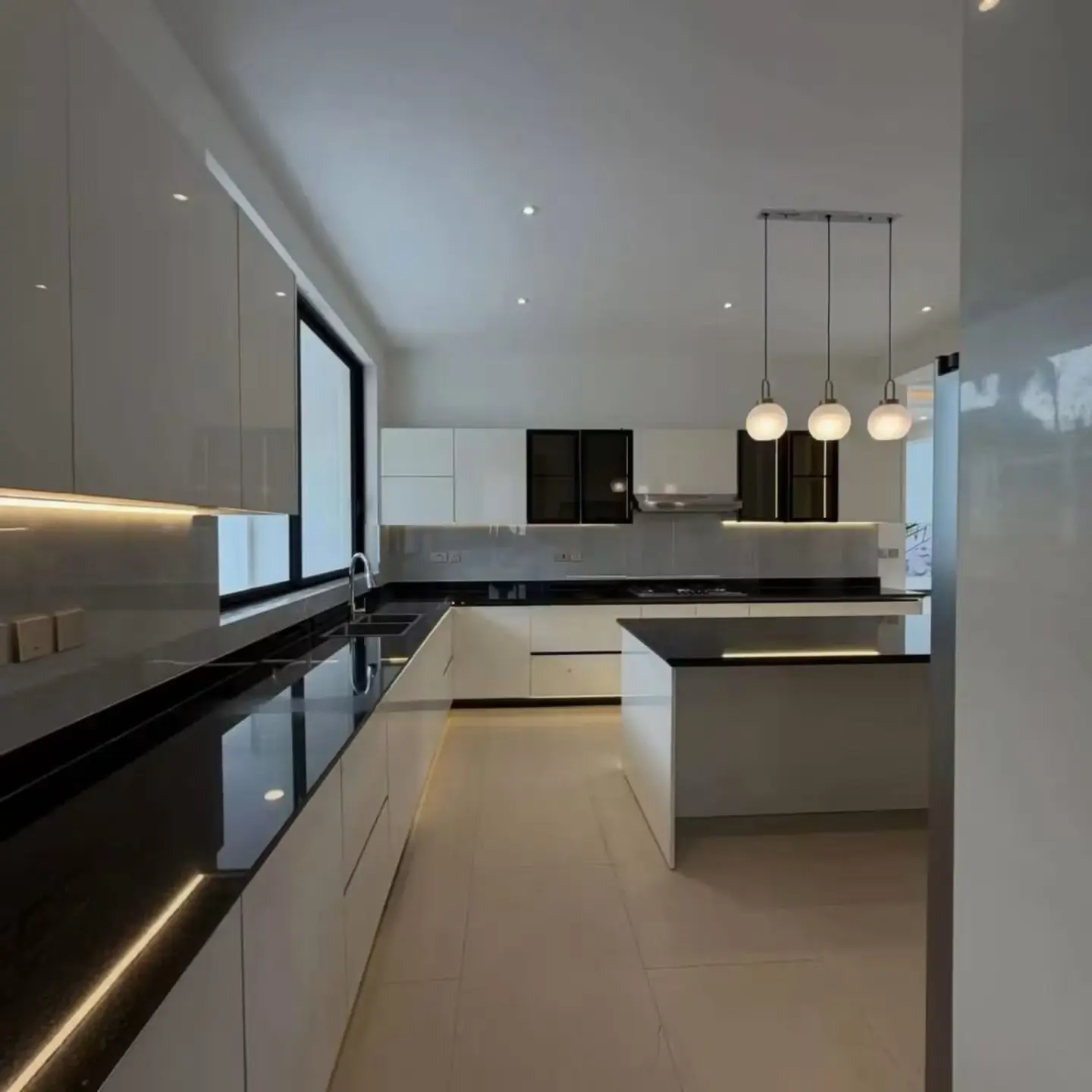 Luxury 6 Bedroom Villas for Sale In Kitisuru thumbnail 3