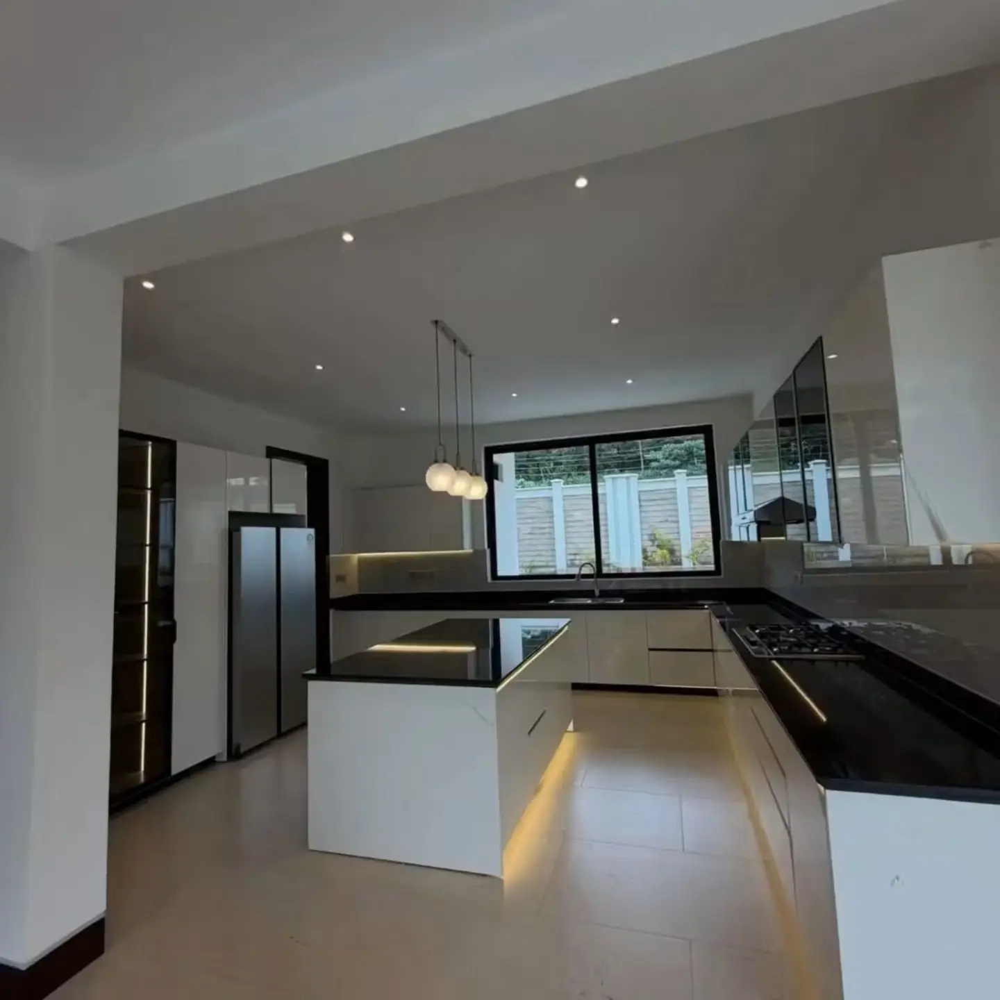 Luxury 6 Bedroom Villas for Sale In Kitisuru thumbnail 5