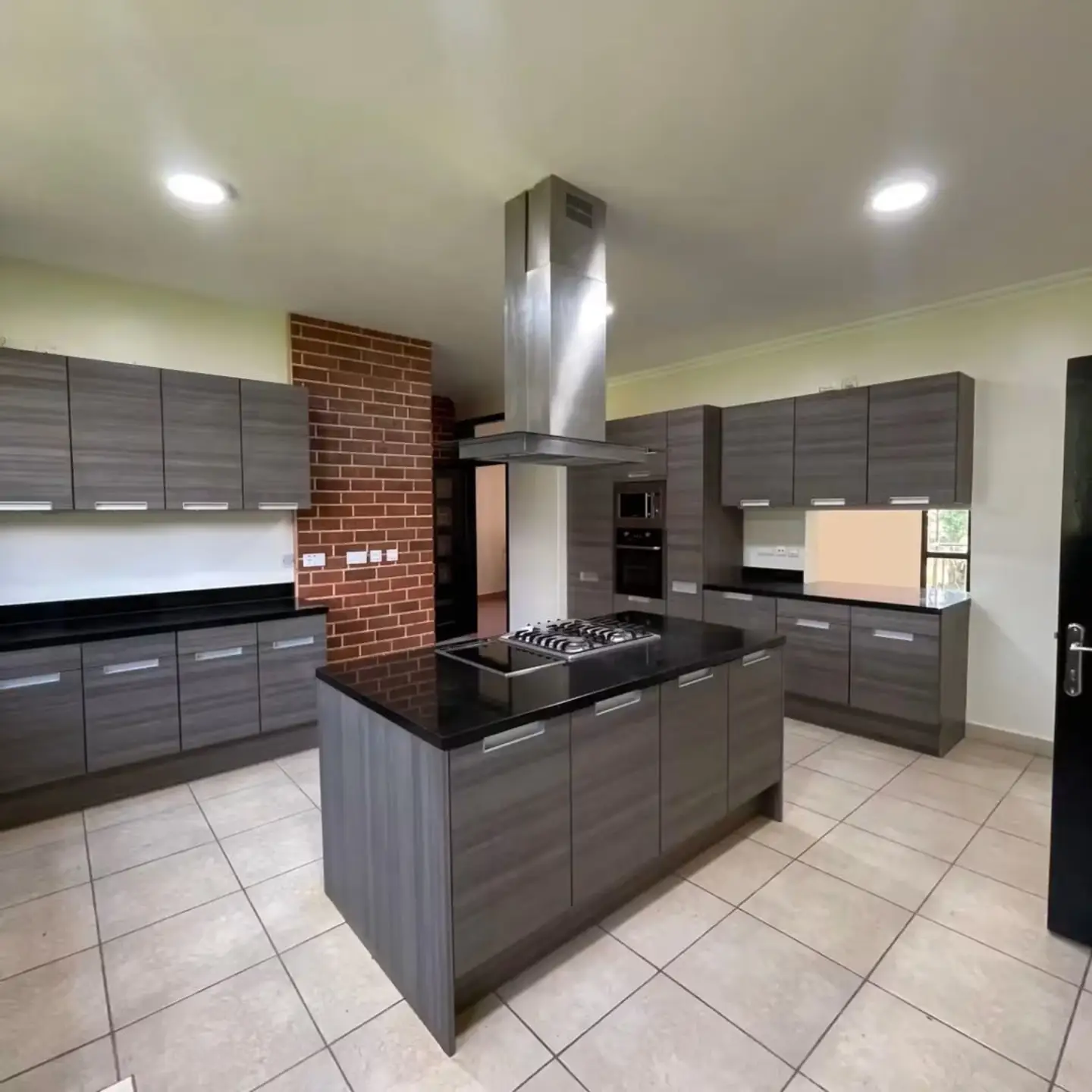 5 bedroom House, All En-suite plus Dsq available for Sale in Karen thumbnail 8