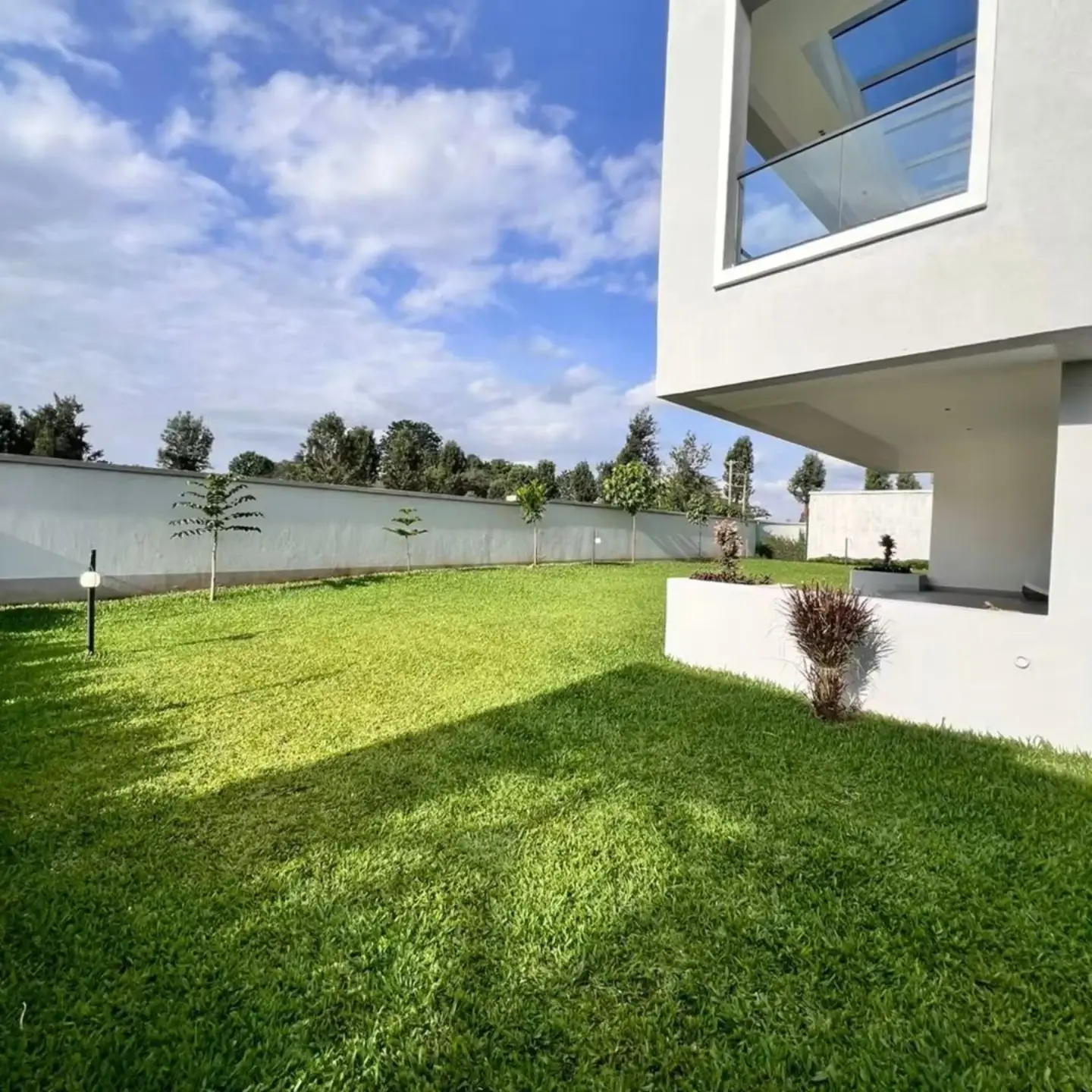 Luxury 5 Bedroom Villas for Sale thumbnail 2