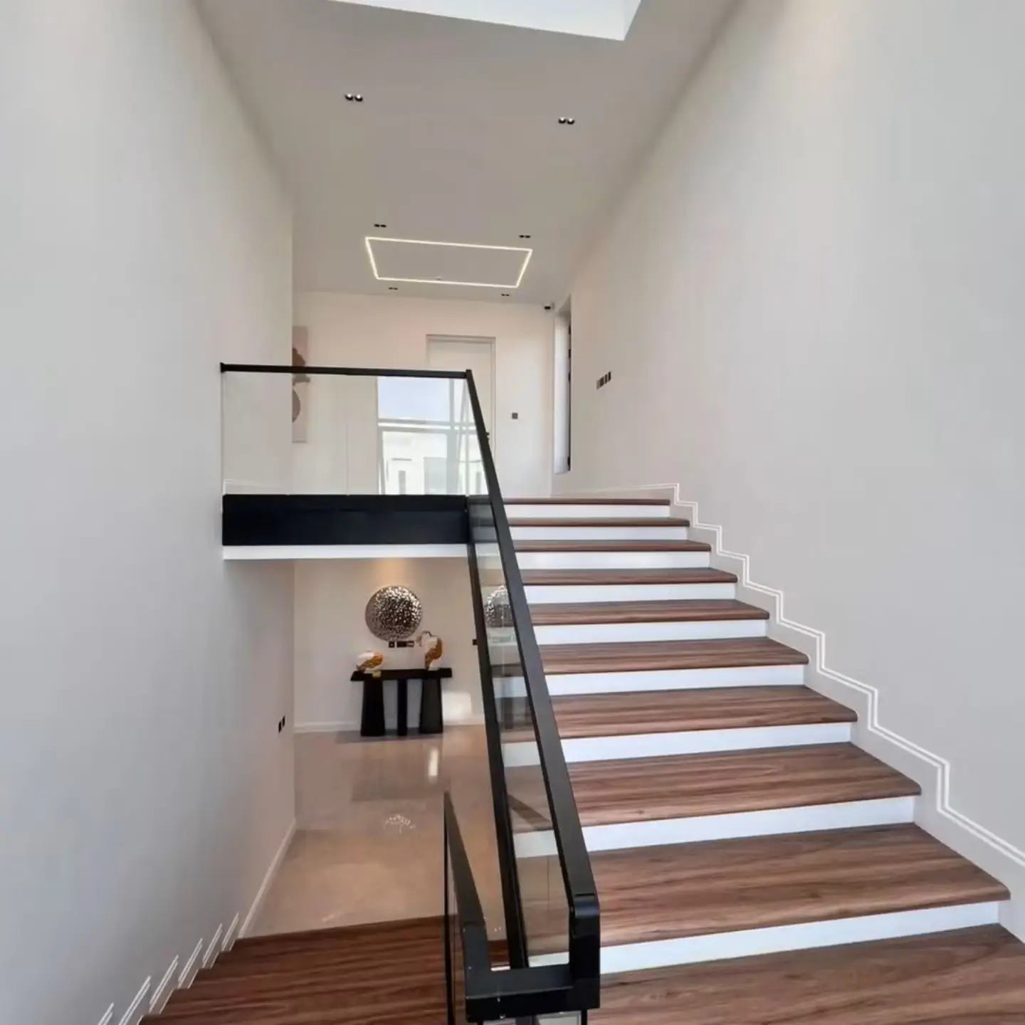 Luxury 5 Bedroom Villas for Sale thumbnail 9