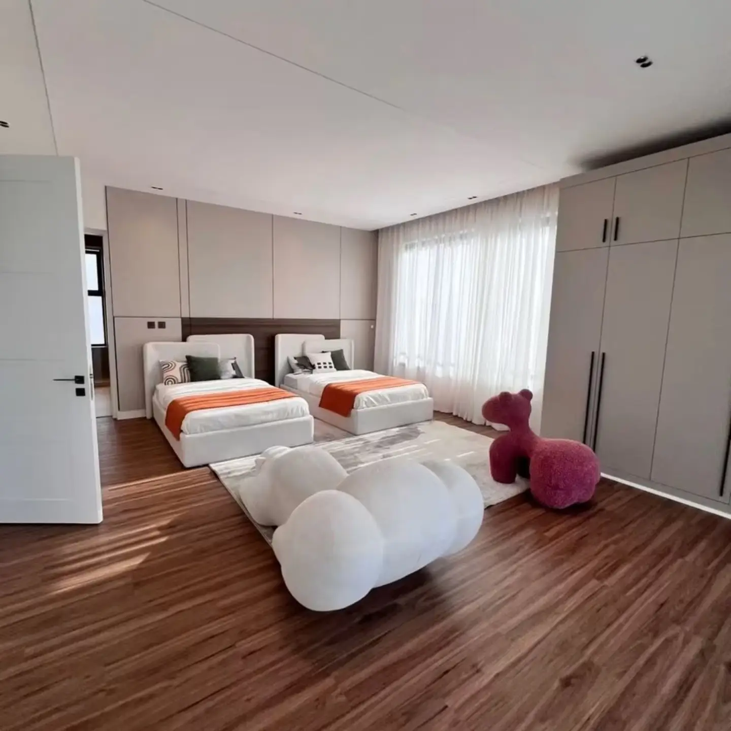 Luxury 5 Bedroom Villas for Sale thumbnail 14