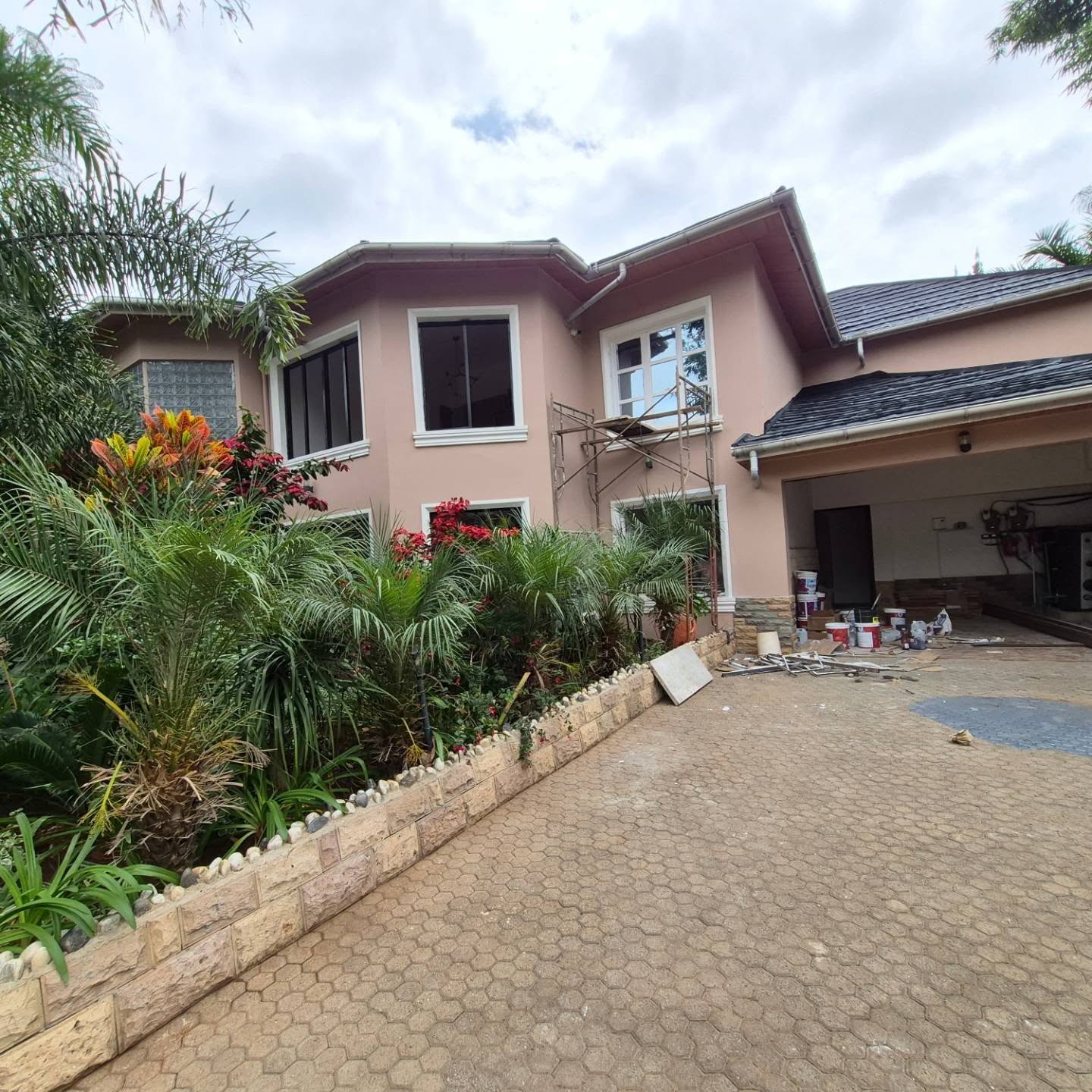 5 bedrooms Ambassadorial House For Rent in Runda Nairobi thumbnail 2