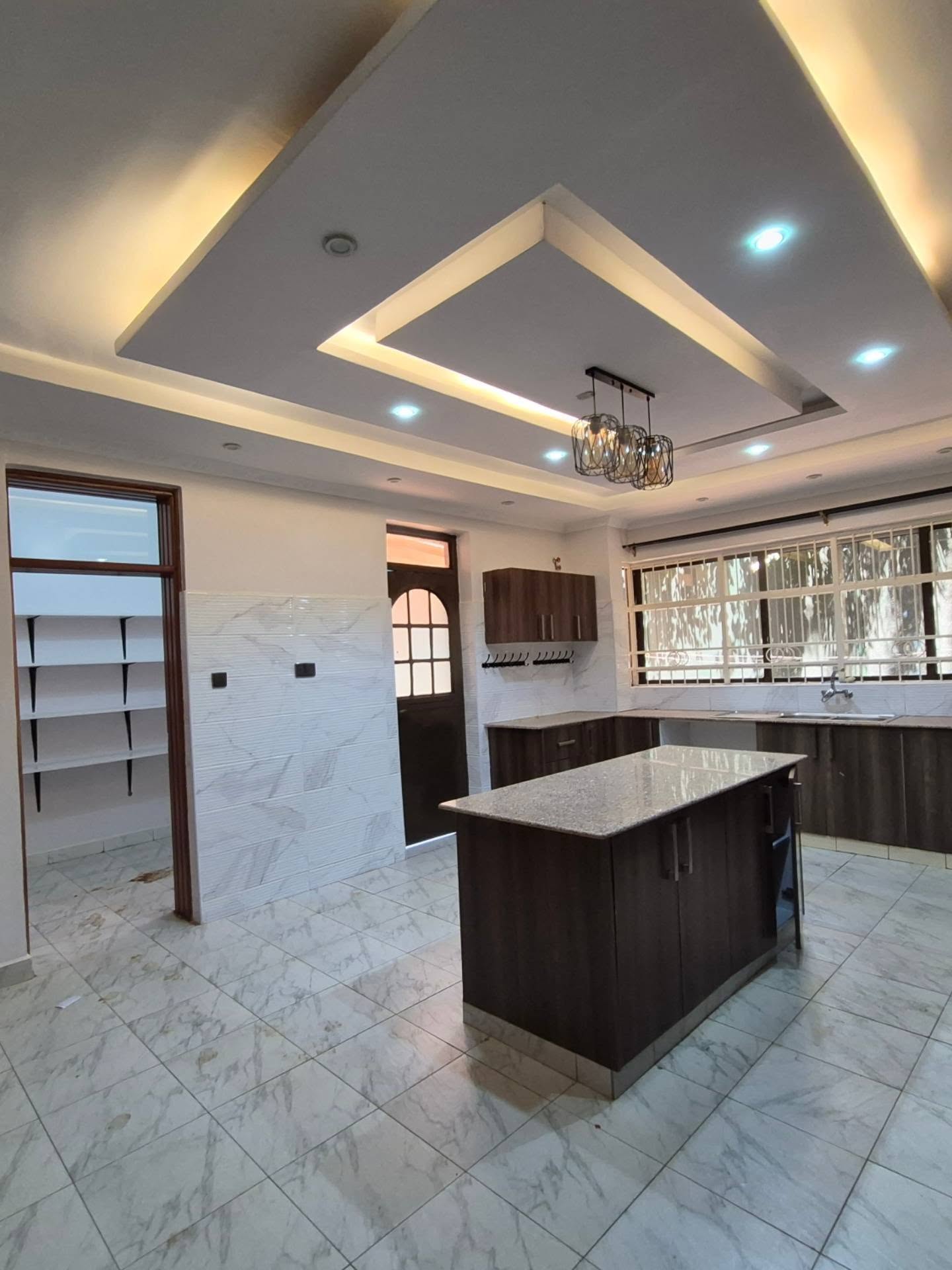 7 Bedroom Mansion For Rent thumbnail 7
