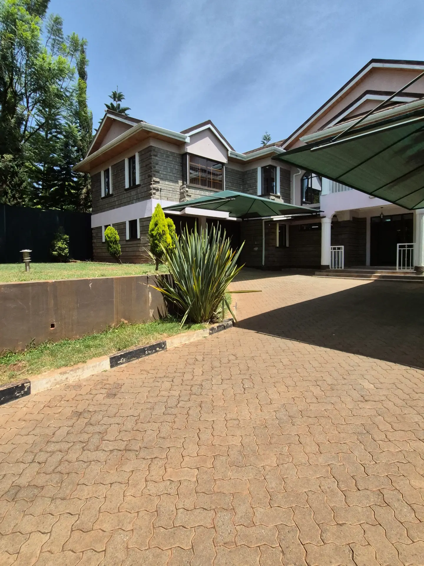 7 Bedroom Mansion For Rent thumbnail 9