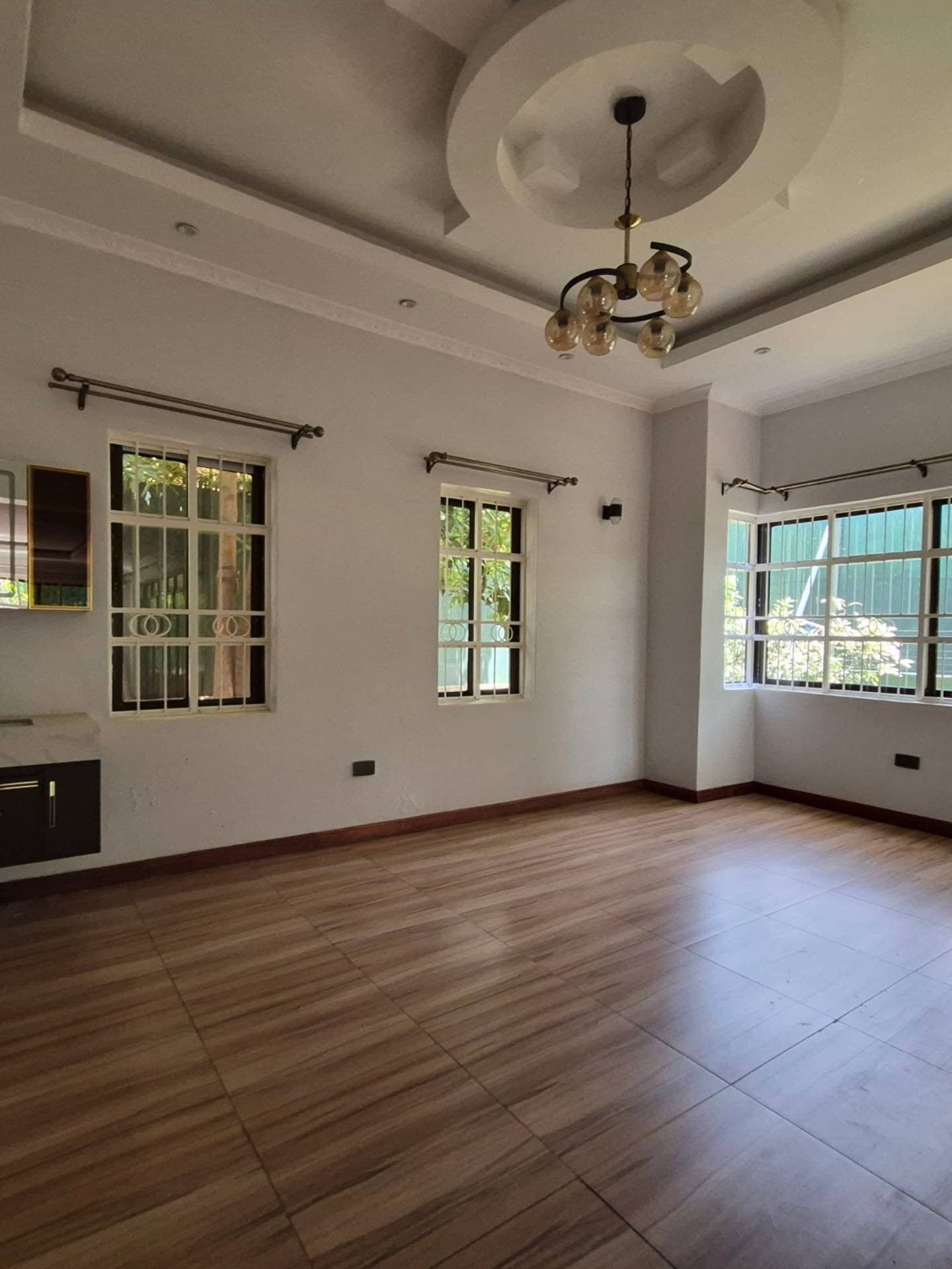 7 Bedroom Mansion For Rent thumbnail 12