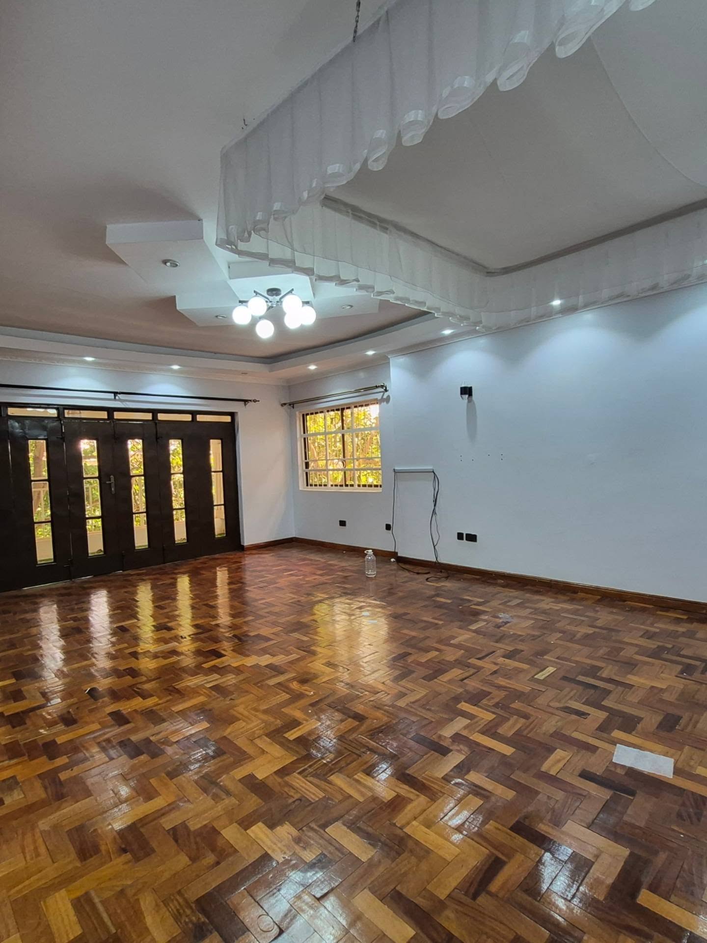7 Bedroom Mansion For Rent thumbnail 18