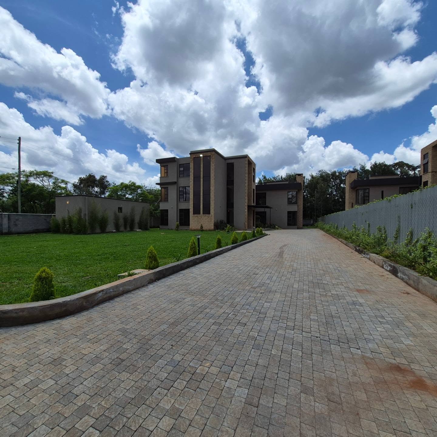 5-Bedroom + DSQ Villa | Karen thumbnail 3