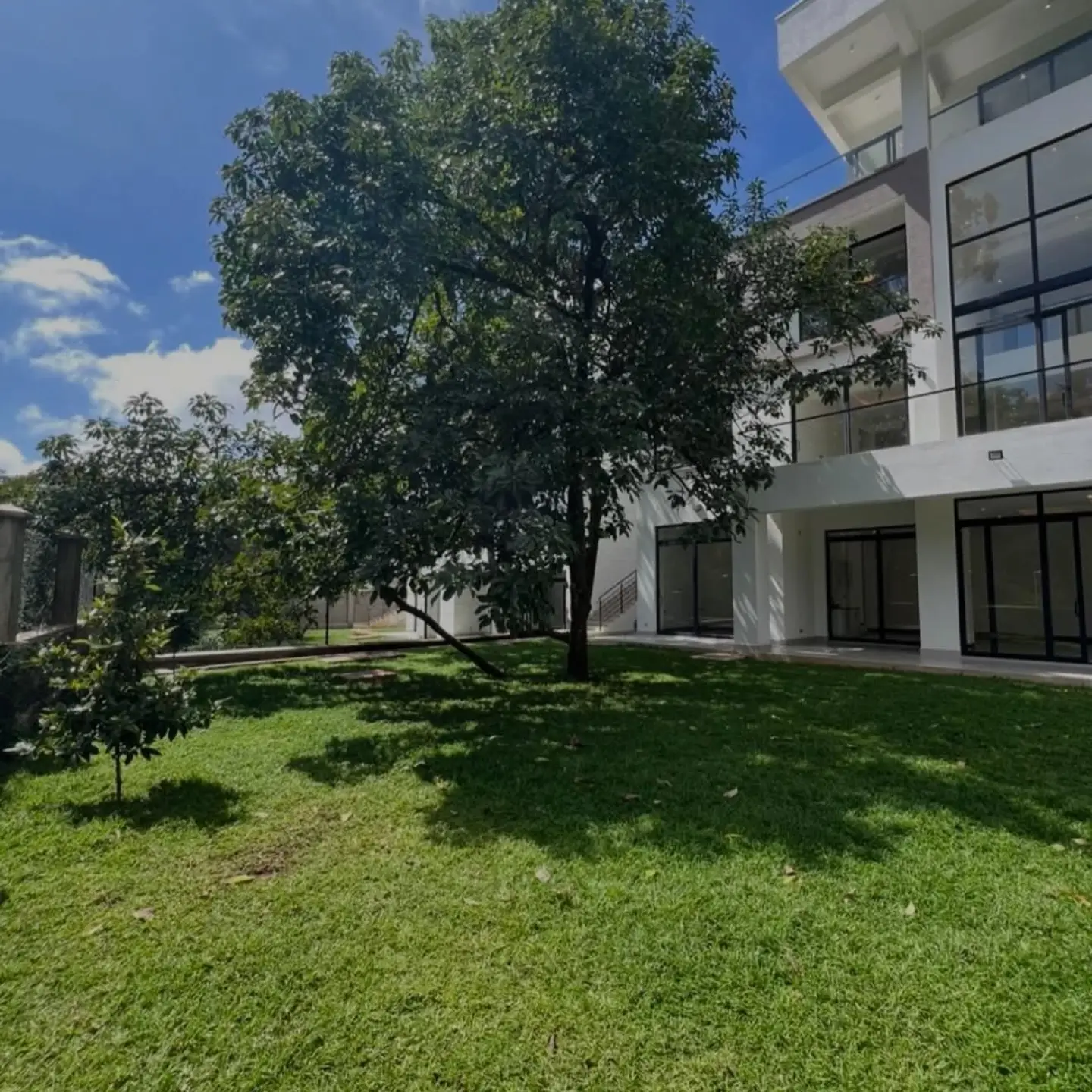 5 Bedroom Townhouse + 2 DSQ for Sale thumbnail 2