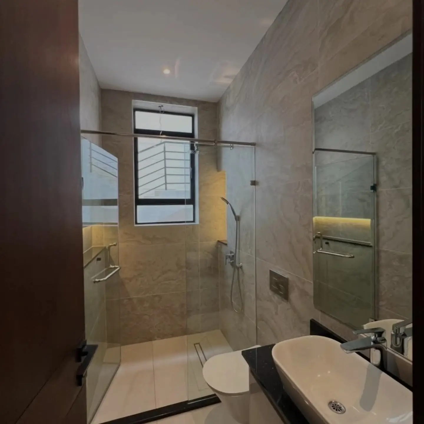 5 Bedroom Townhouse + 2 DSQ for Sale thumbnail 6