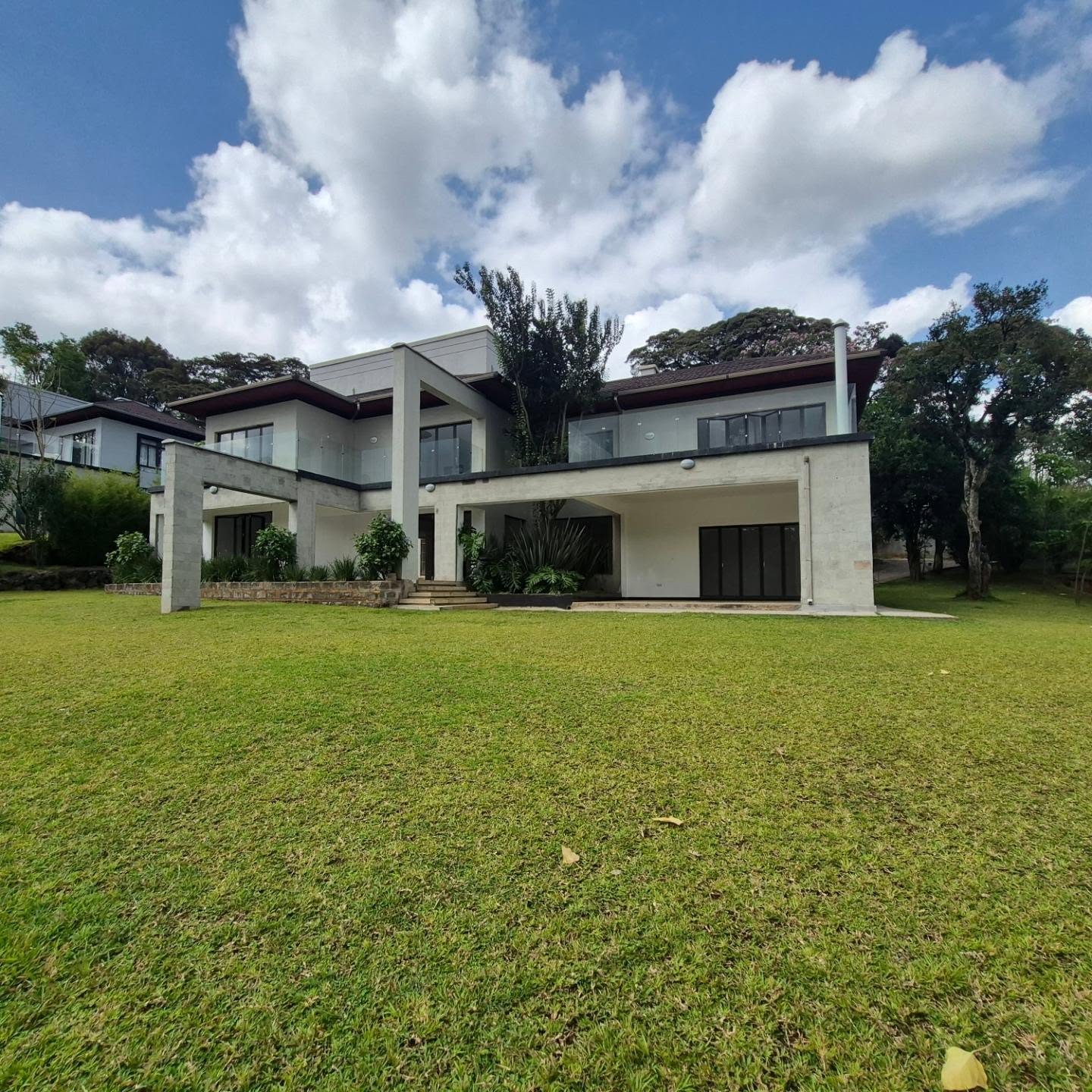 5-bedroom all-en-suite mansion for sale in Karen thumbnail 2