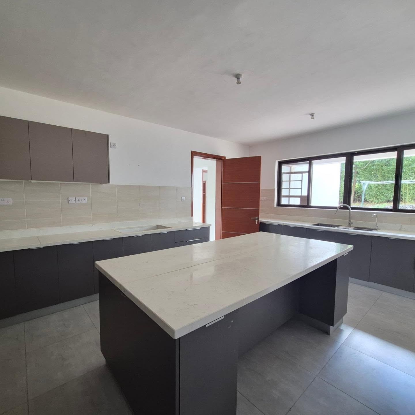 5-bedroom all-en-suite mansion for sale in Karen thumbnail 5