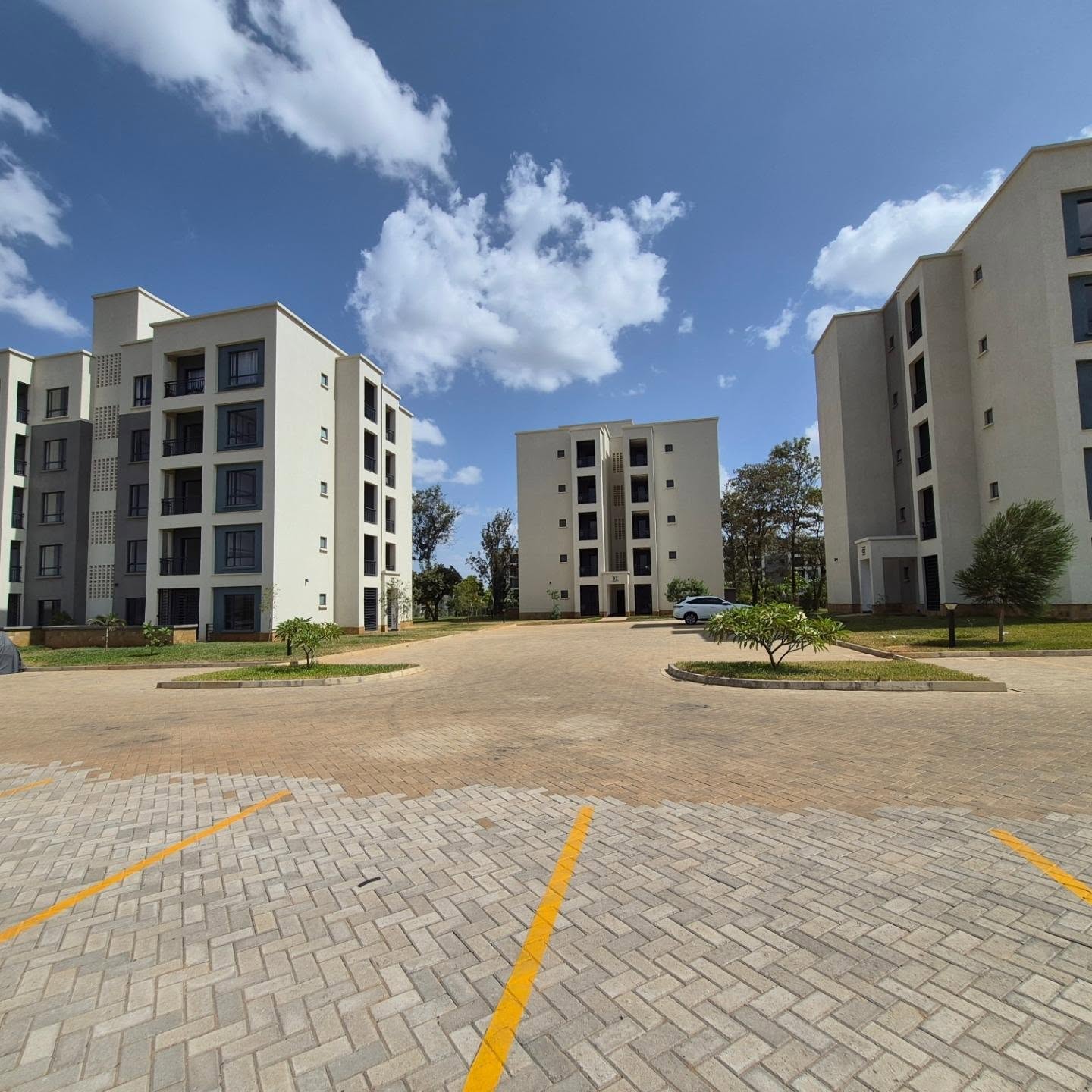 Modern 2 Bedroom Apartment To Let thumbnail 2