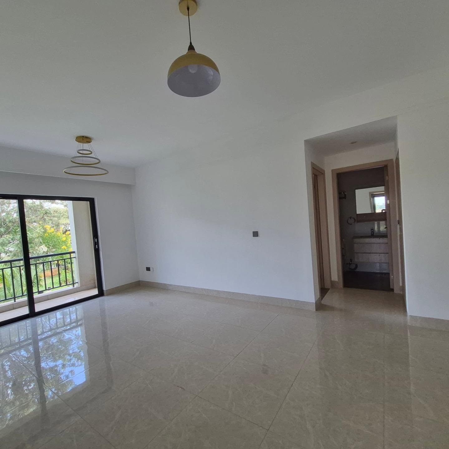 Modern 2 Bedroom Apartment To Let thumbnail 3