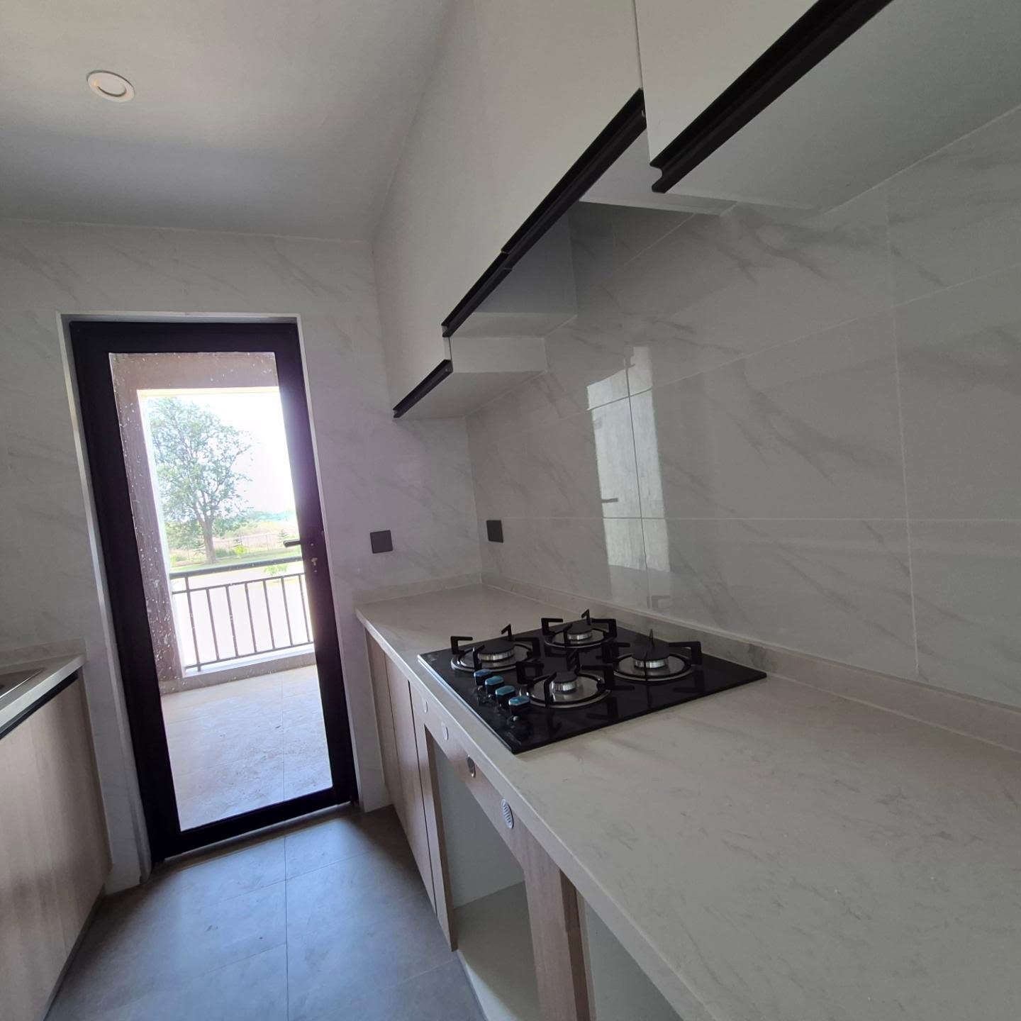 Modern 2 Bedroom Apartment To Let thumbnail 4