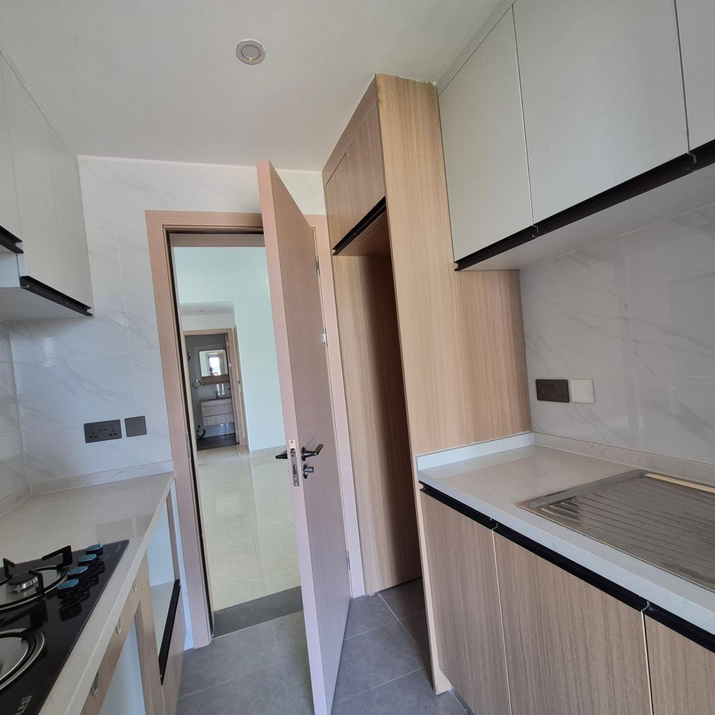 Modern 2 Bedroom Apartment To Let thumbnail 7
