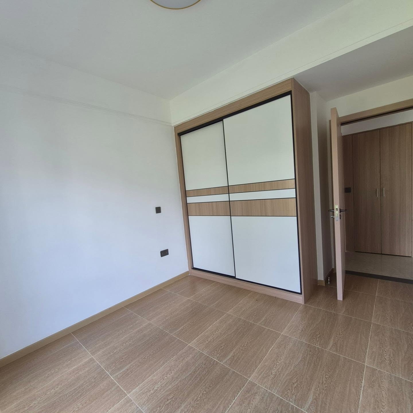 Modern 2 Bedroom Apartment To Let thumbnail 8