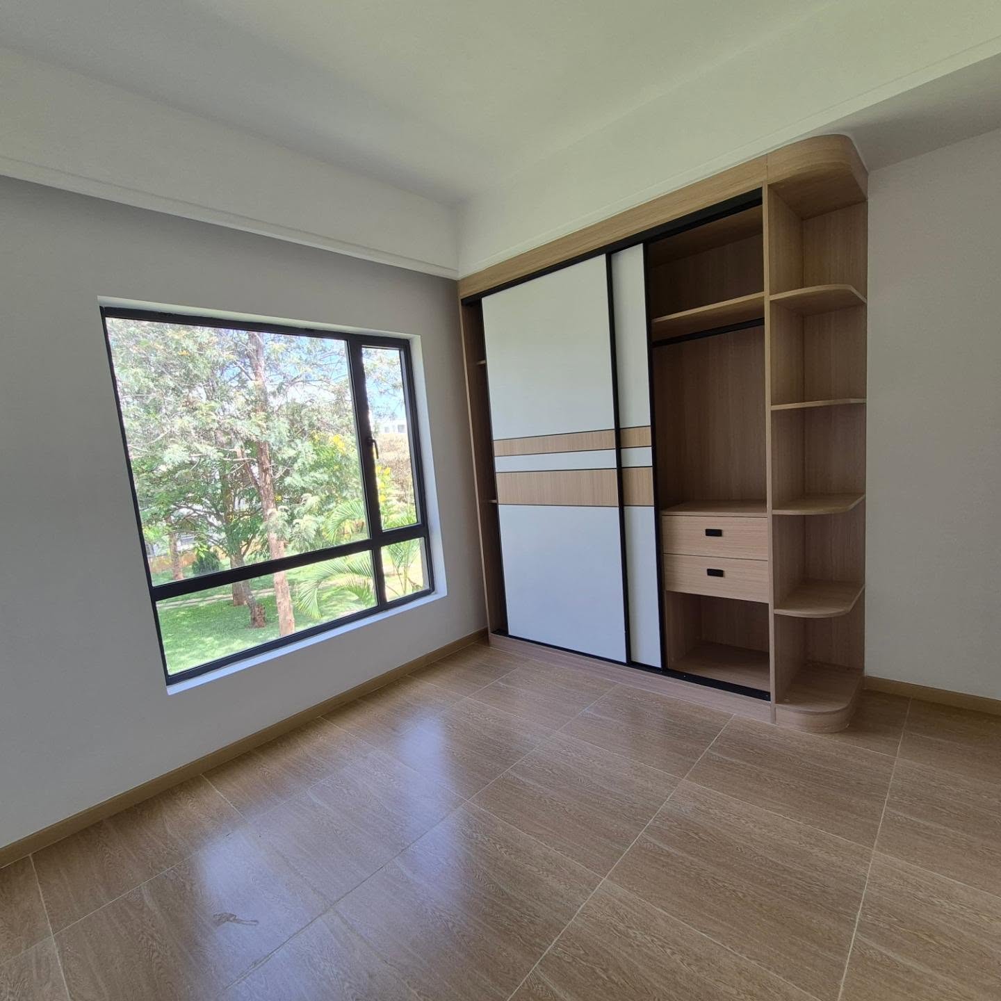 Modern 2 Bedroom Apartment To Let thumbnail 9