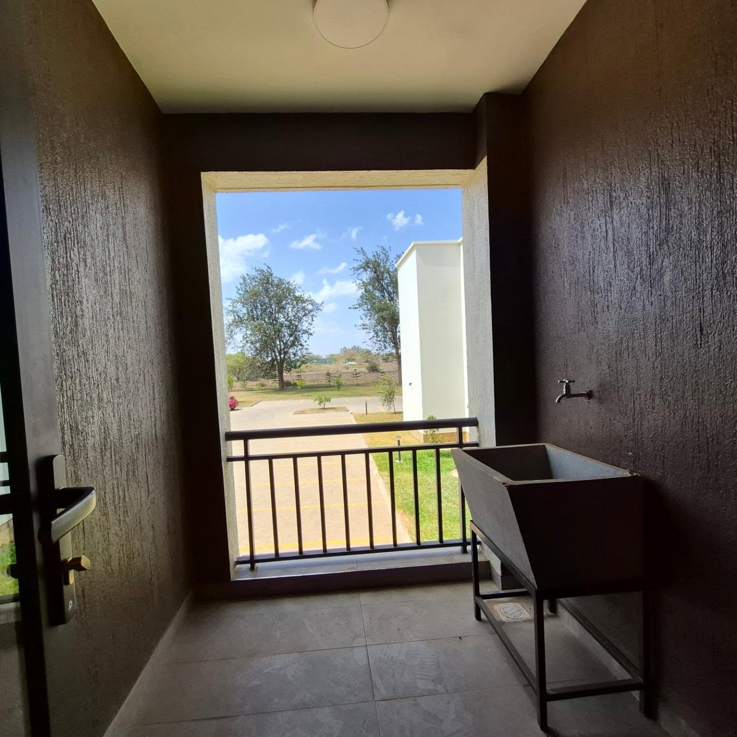 Modern 2 Bedroom Apartment To Let thumbnail 10