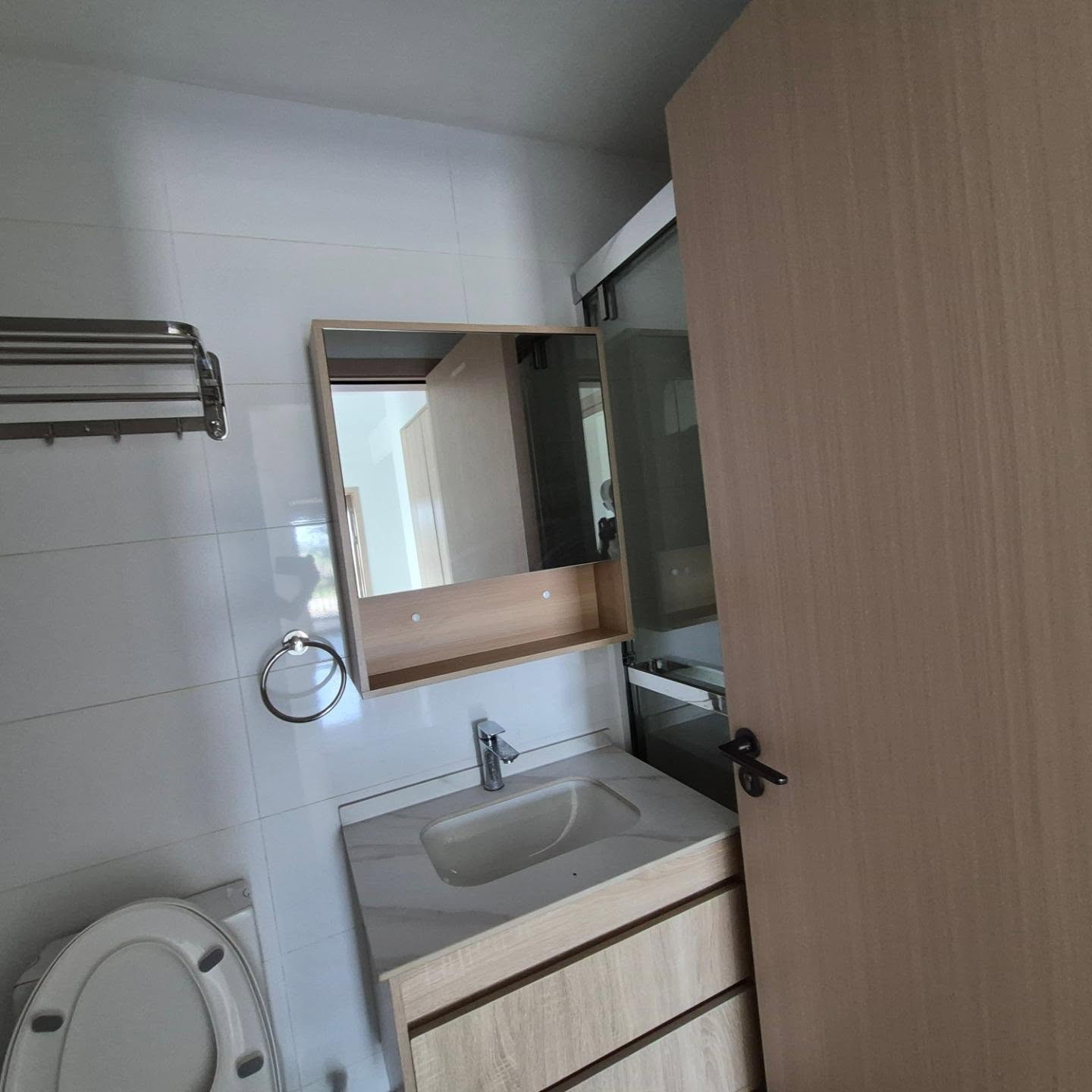 Modern 2 Bedroom Apartment To Let thumbnail 13