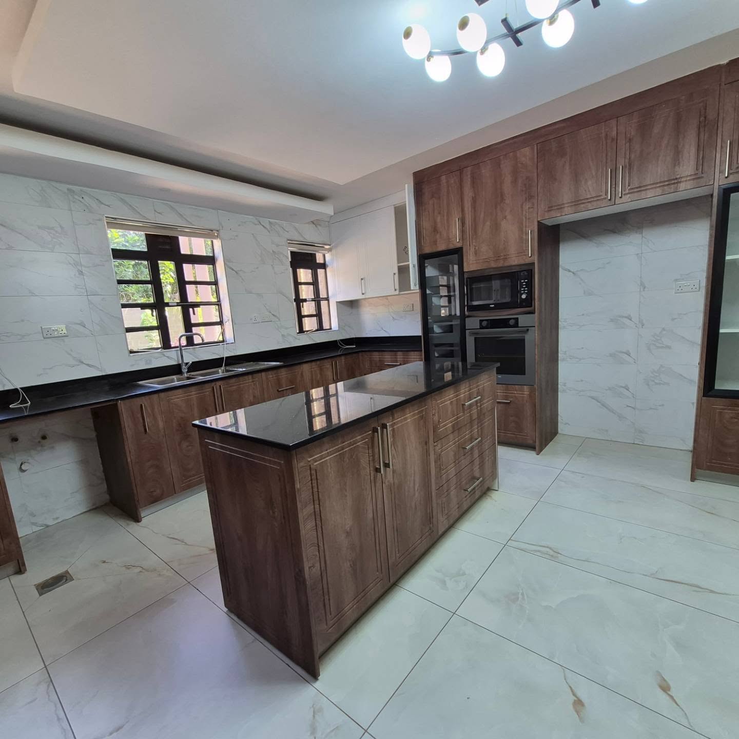 6 Bedroom House For Rent In Nairobi thumbnail 4