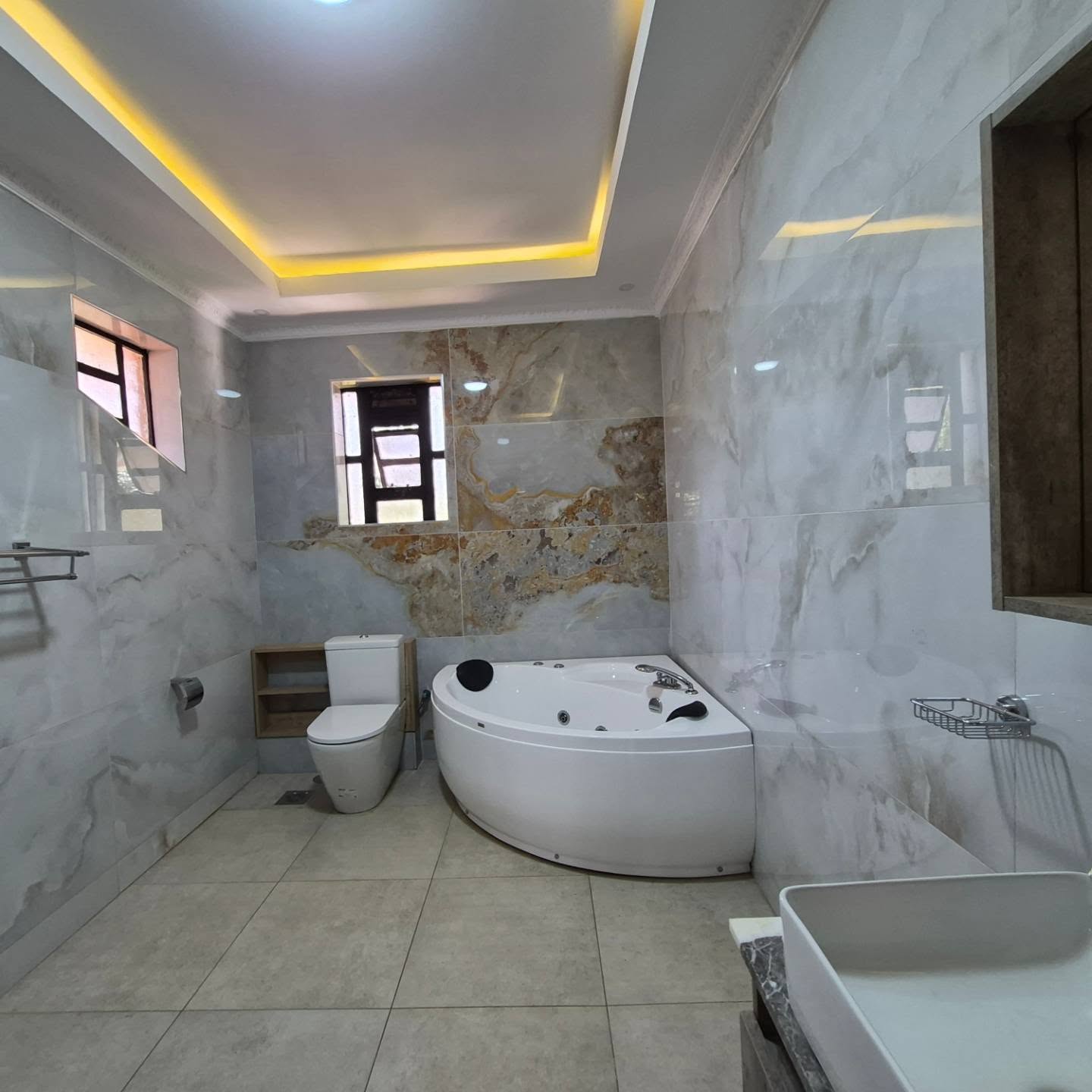 6 Bedroom House For Rent In Nairobi thumbnail 11
