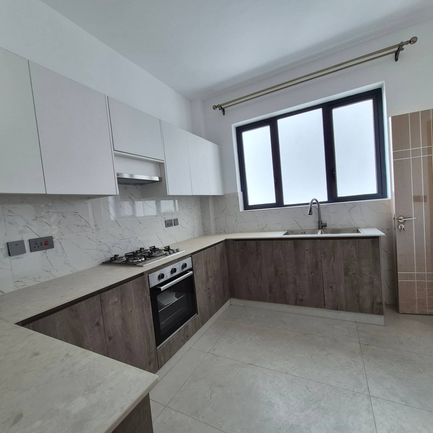 Spacious 2 & 3 bedroom plus dsq Apartments for rent thumbnail 5