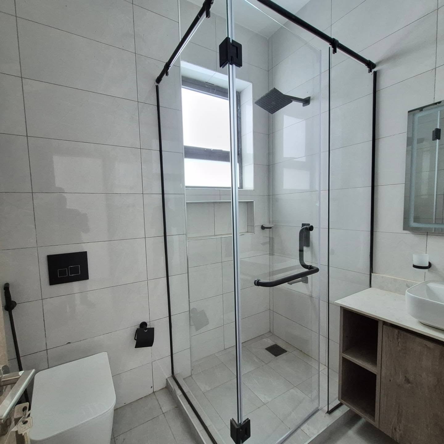 Spacious 2 & 3 bedroom plus dsq Apartments for rent thumbnail 9