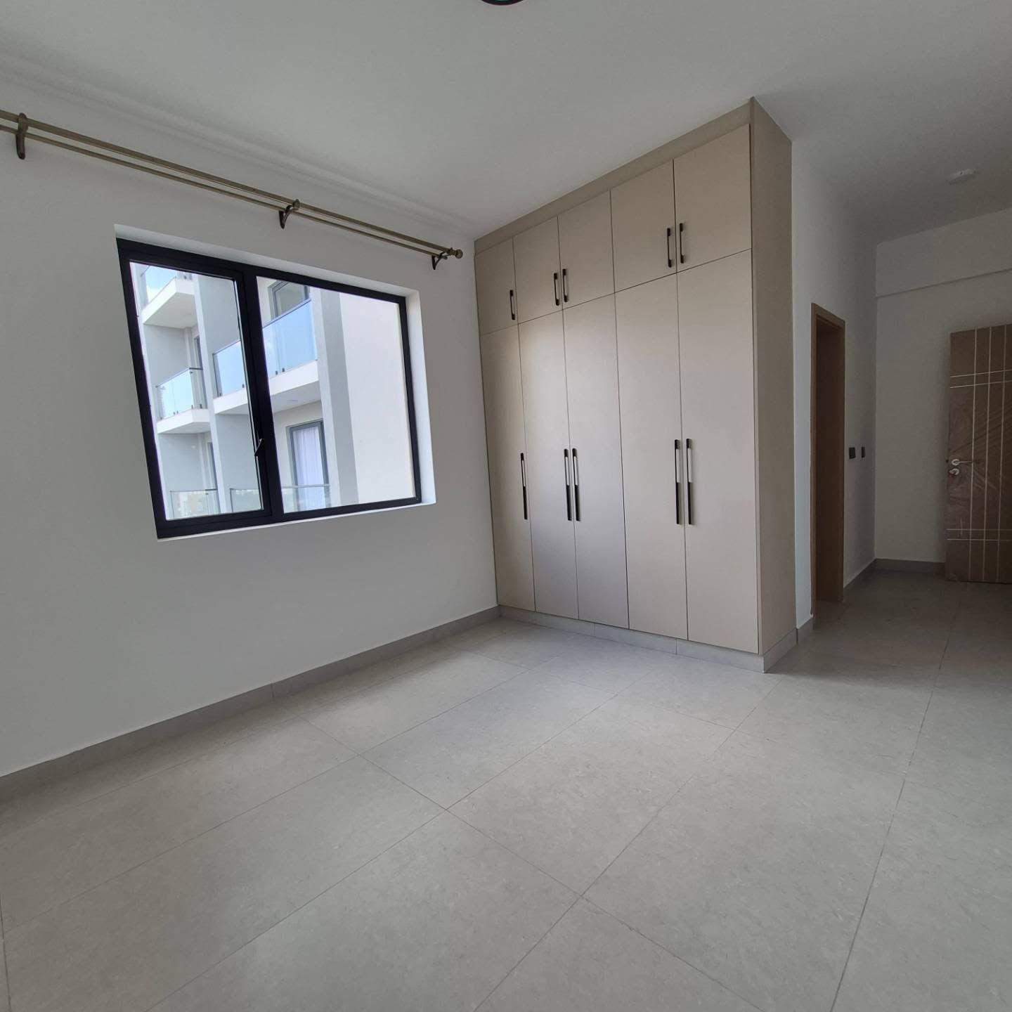 Spacious 2 & 3 bedroom plus dsq Apartments for rent thumbnail 10