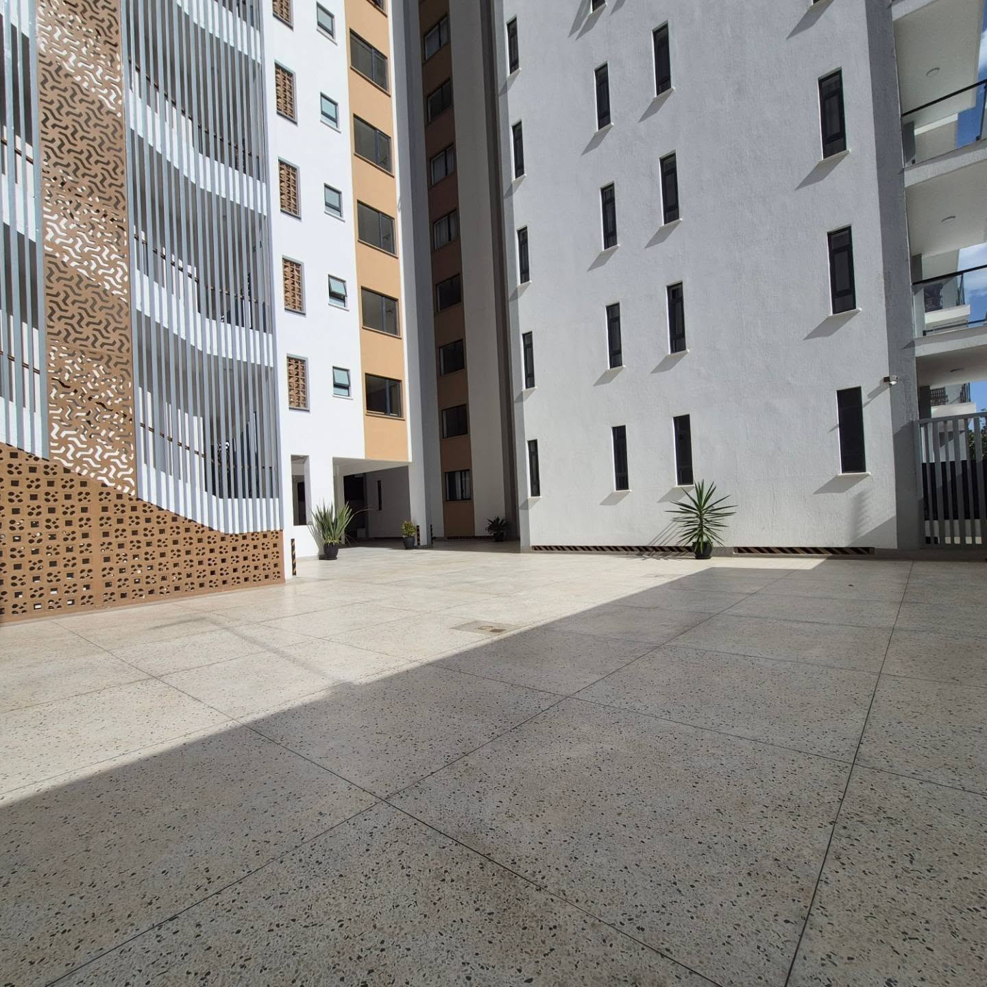 Spacious 2 & 3 bedroom plus dsq Apartments for rent thumbnail 12