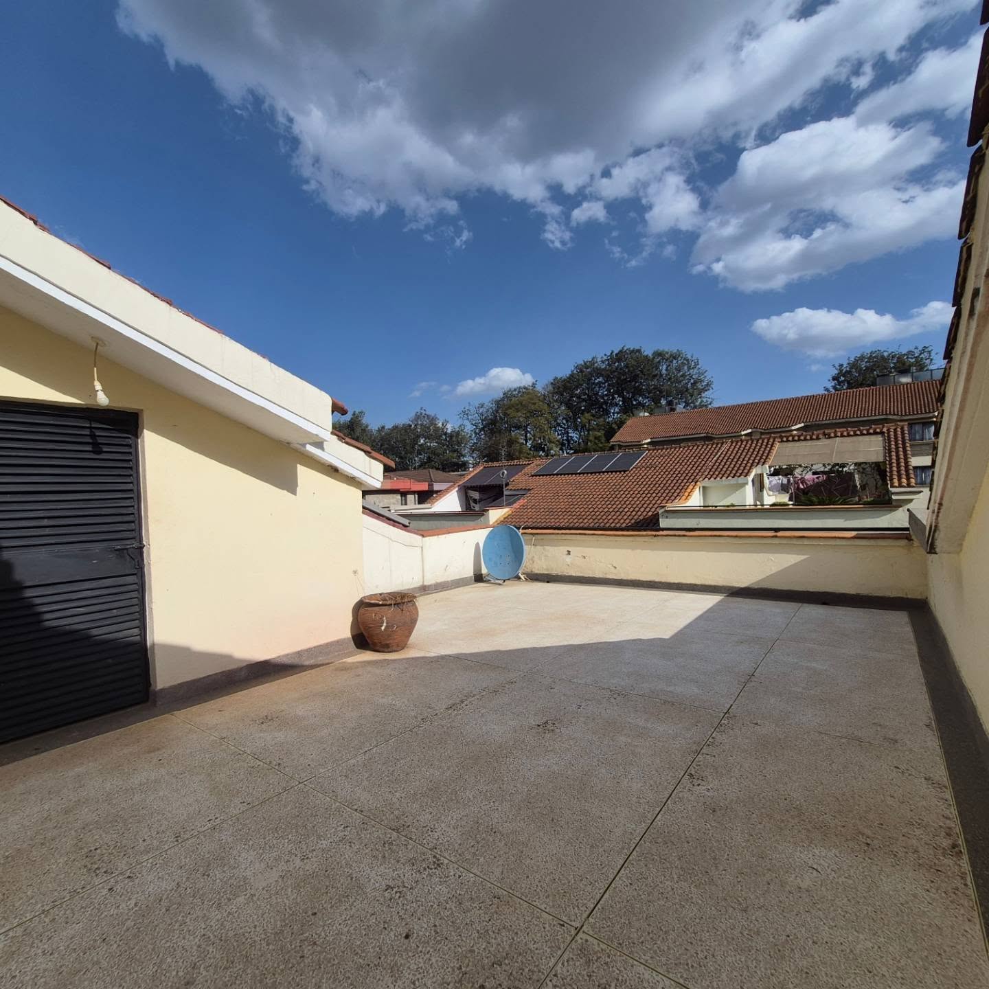 Elegant 4-Bedroom Townhouse with SQ To Let thumbnail 16