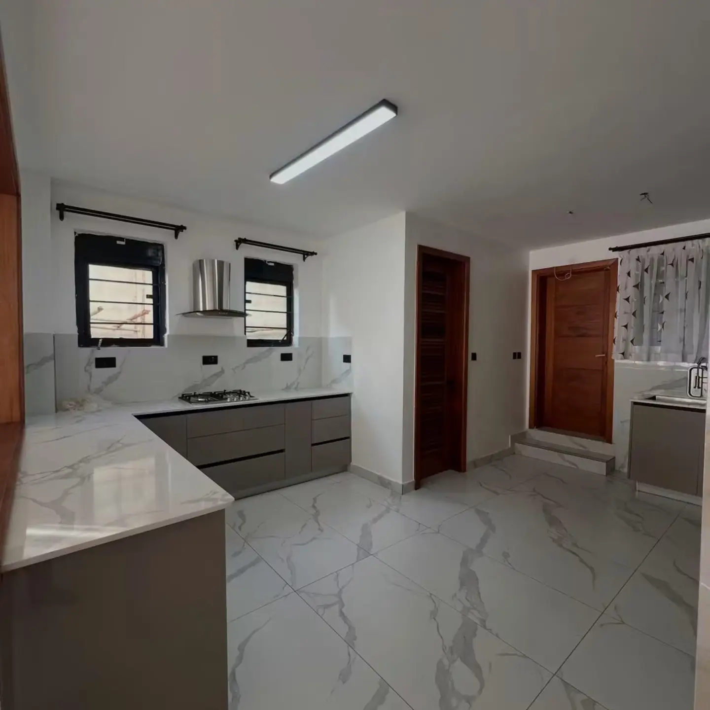 4, 5 & 6 Bedroom with Dsq Maisonettes for Sale thumbnail 5