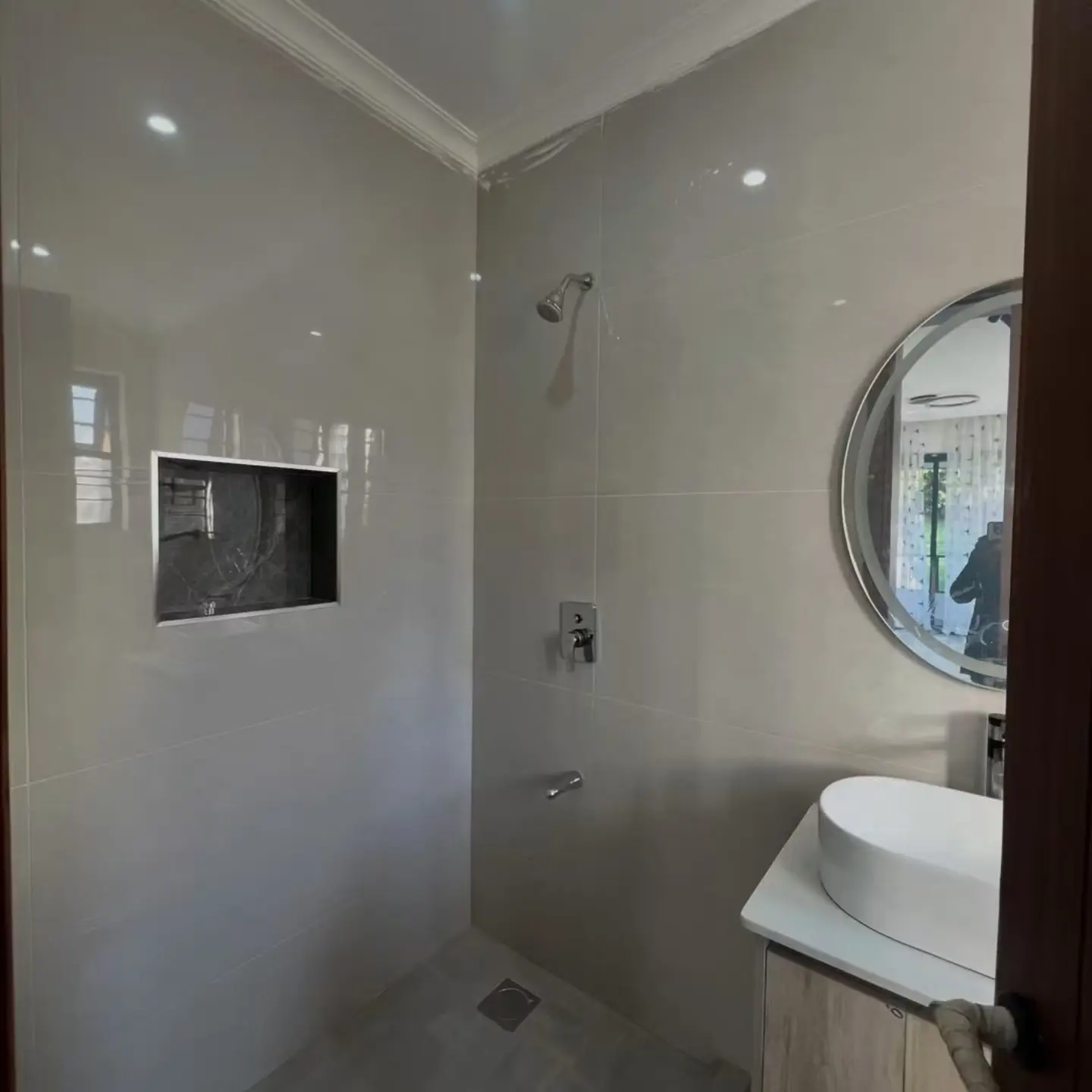 4, 5 & 6 Bedroom with Dsq Maisonettes for Sale thumbnail 10