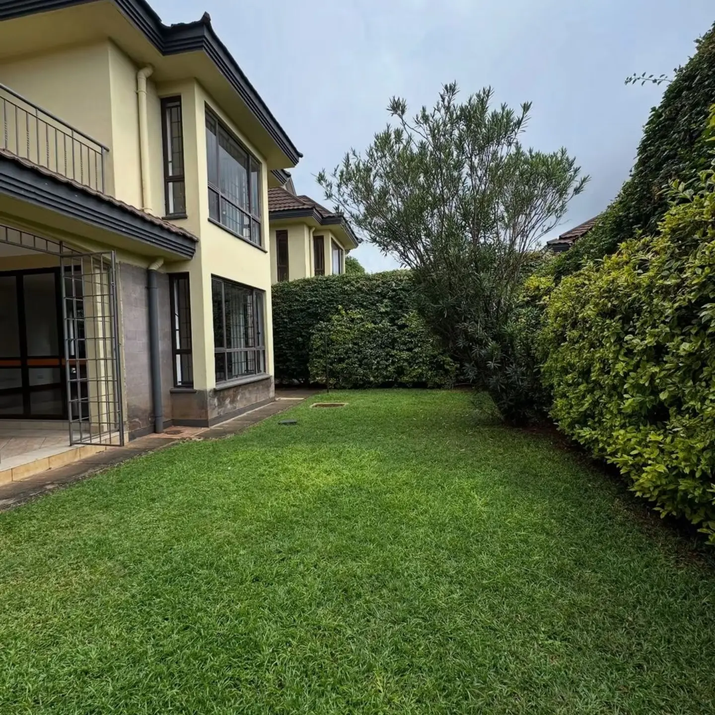 4 BEDROOM TOWNHOUSE FOR RENT thumbnail 2