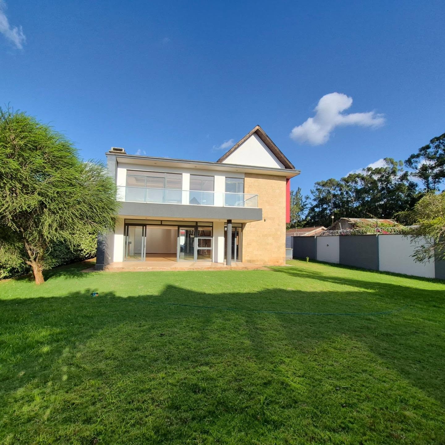 4 Bedroom House with DSQ for Sale thumbnail 3