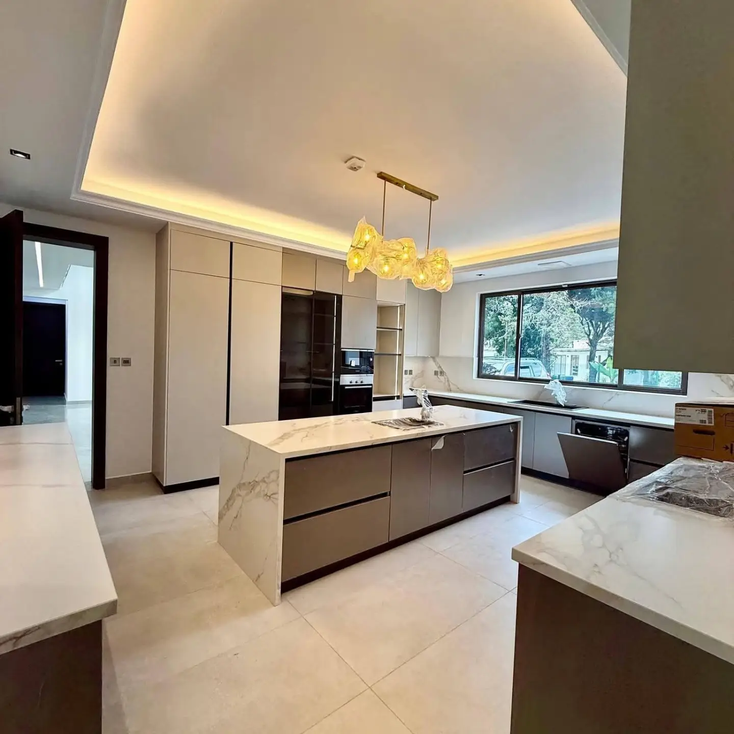 5 Bedroom All-Ensuite Luxury Residence thumbnail 2
