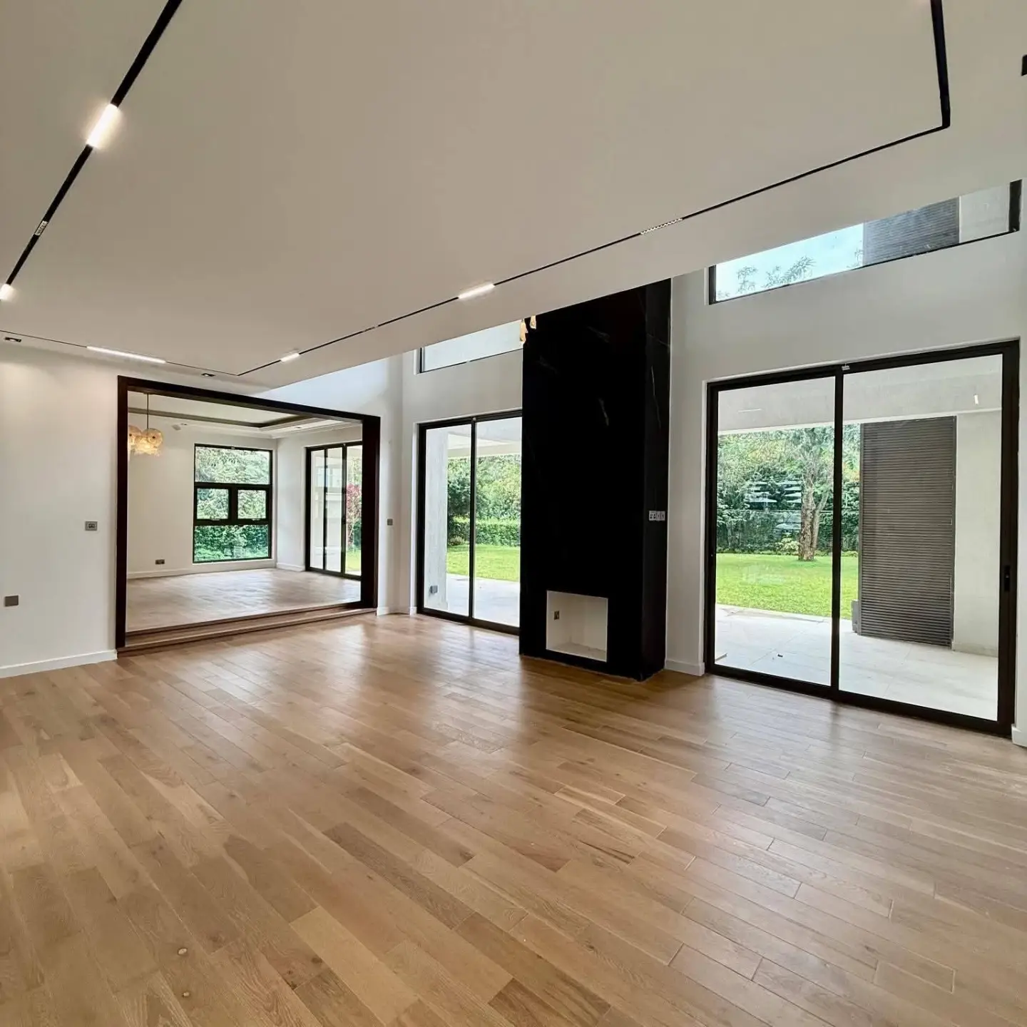 5 Bedroom All-Ensuite Luxury Residence thumbnail 3