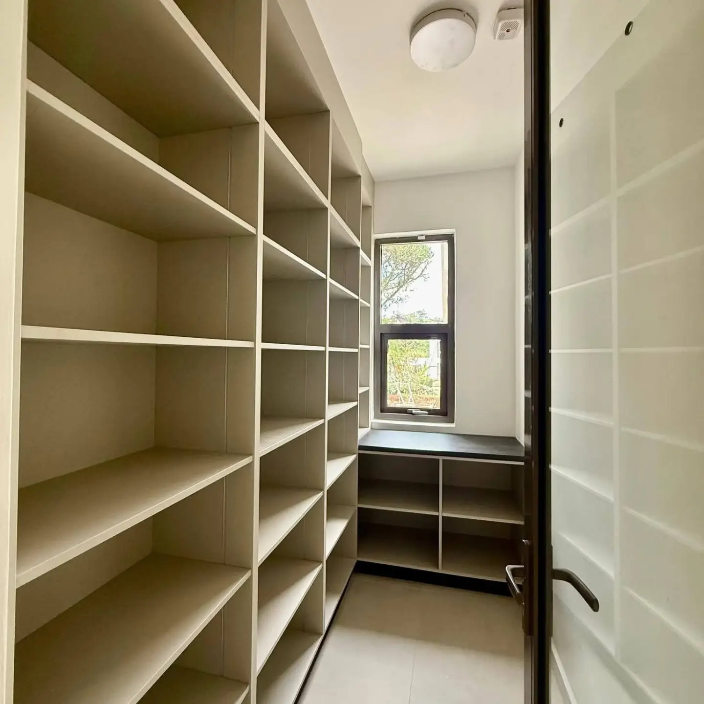 5 Bedroom All-Ensuite Luxury Residence thumbnail 5