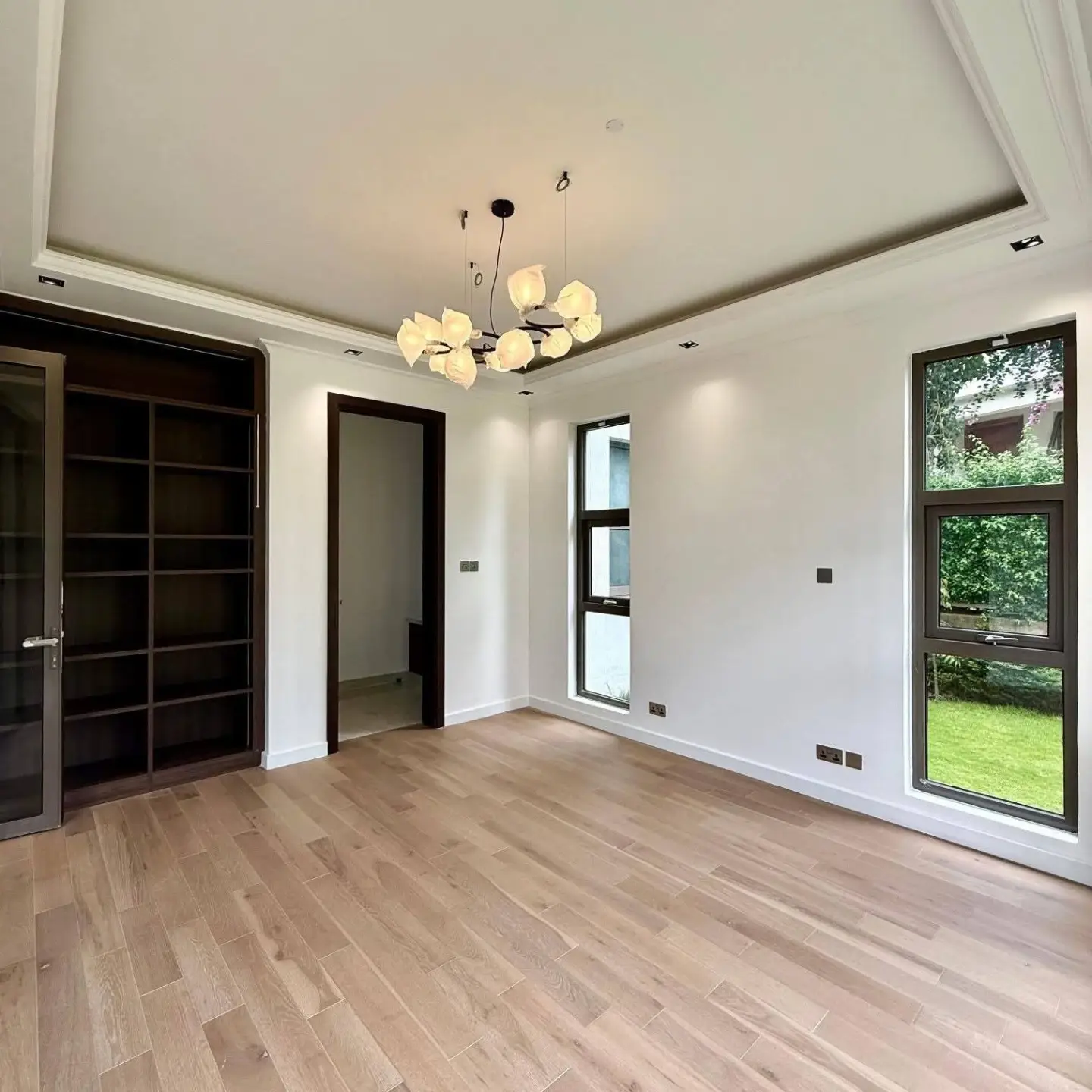 5 Bedroom All-Ensuite Luxury Residence thumbnail 7