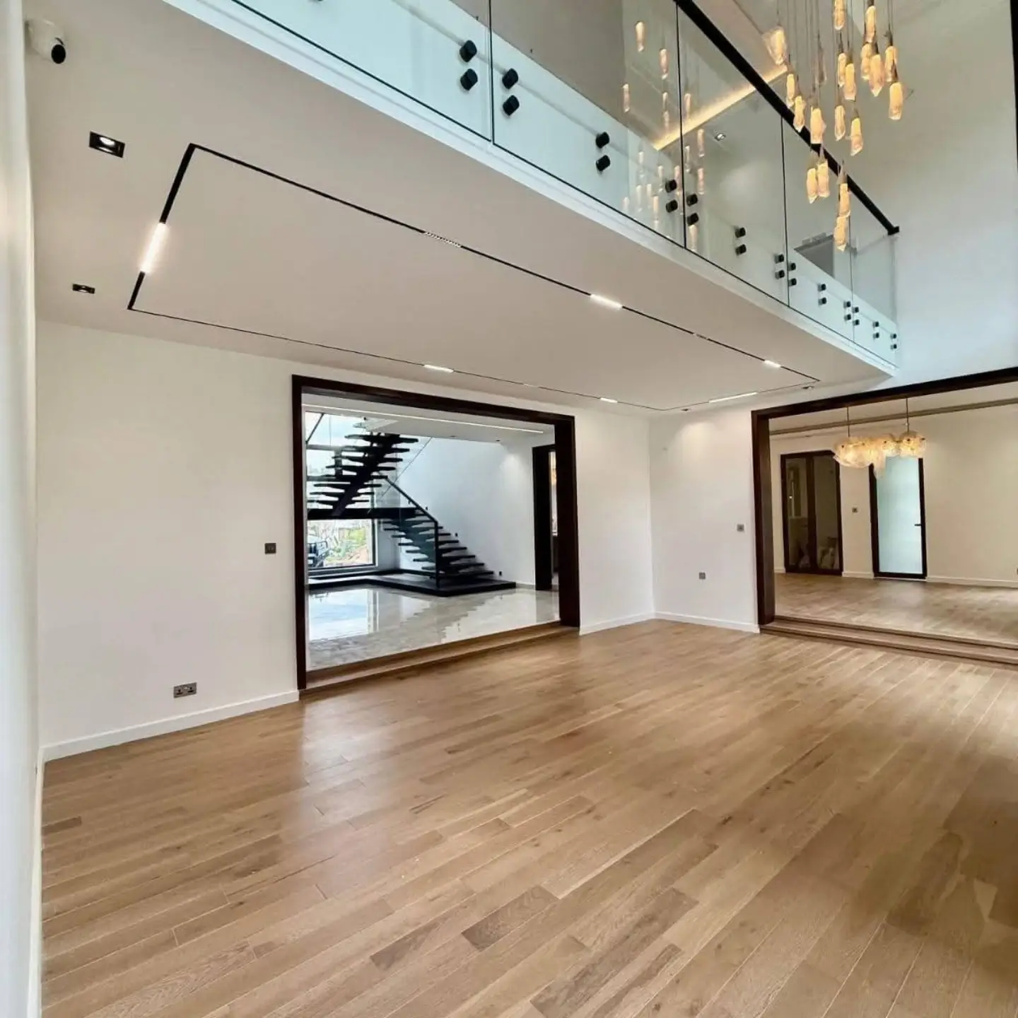 5 Bedroom All-Ensuite Luxury Residence thumbnail 8