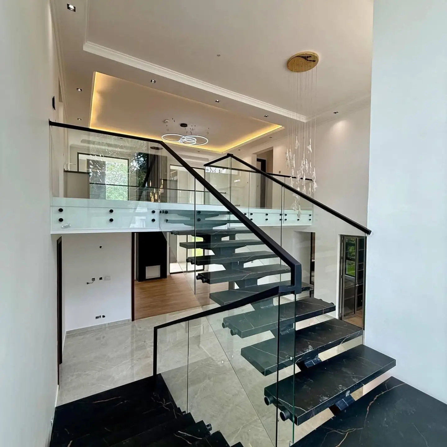 5 Bedroom All-Ensuite Luxury Residence thumbnail 9