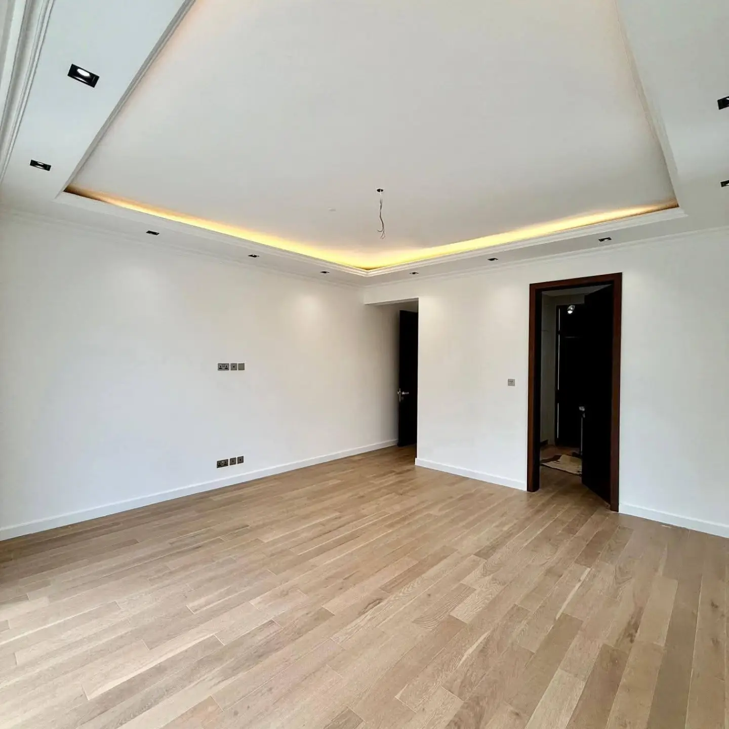 5 Bedroom All-Ensuite Luxury Residence thumbnail 11
