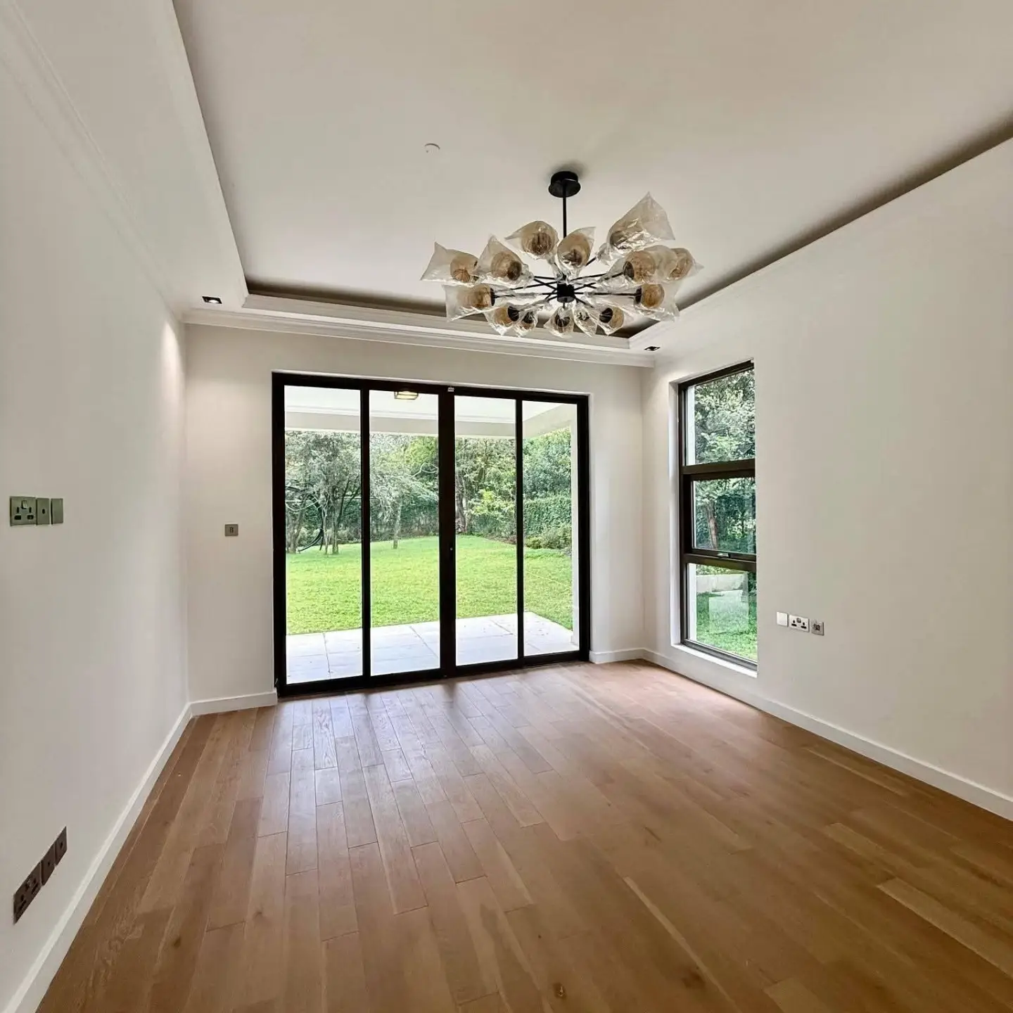 5 Bedroom All-Ensuite Luxury Residence thumbnail 15