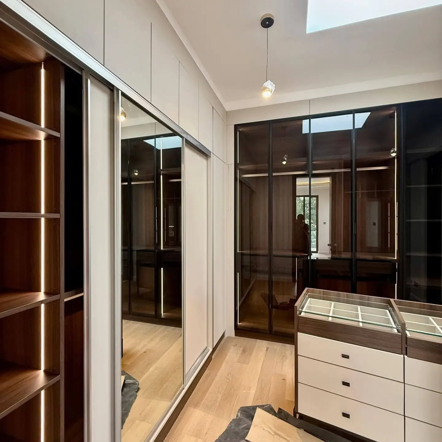 5 Bedroom All-Ensuite Luxury Residence thumbnail 17