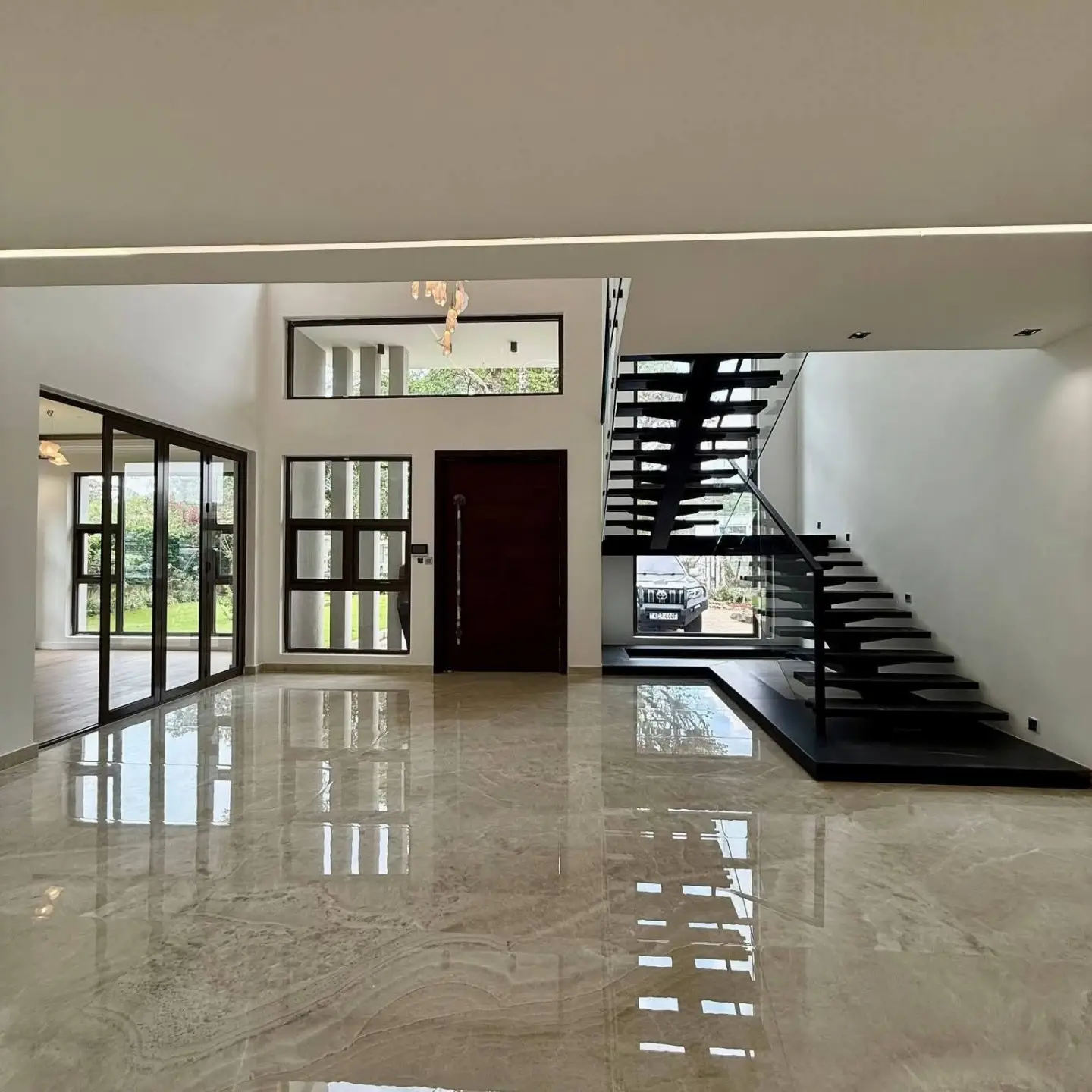 5 Bedroom All-Ensuite Luxury Residence thumbnail 19