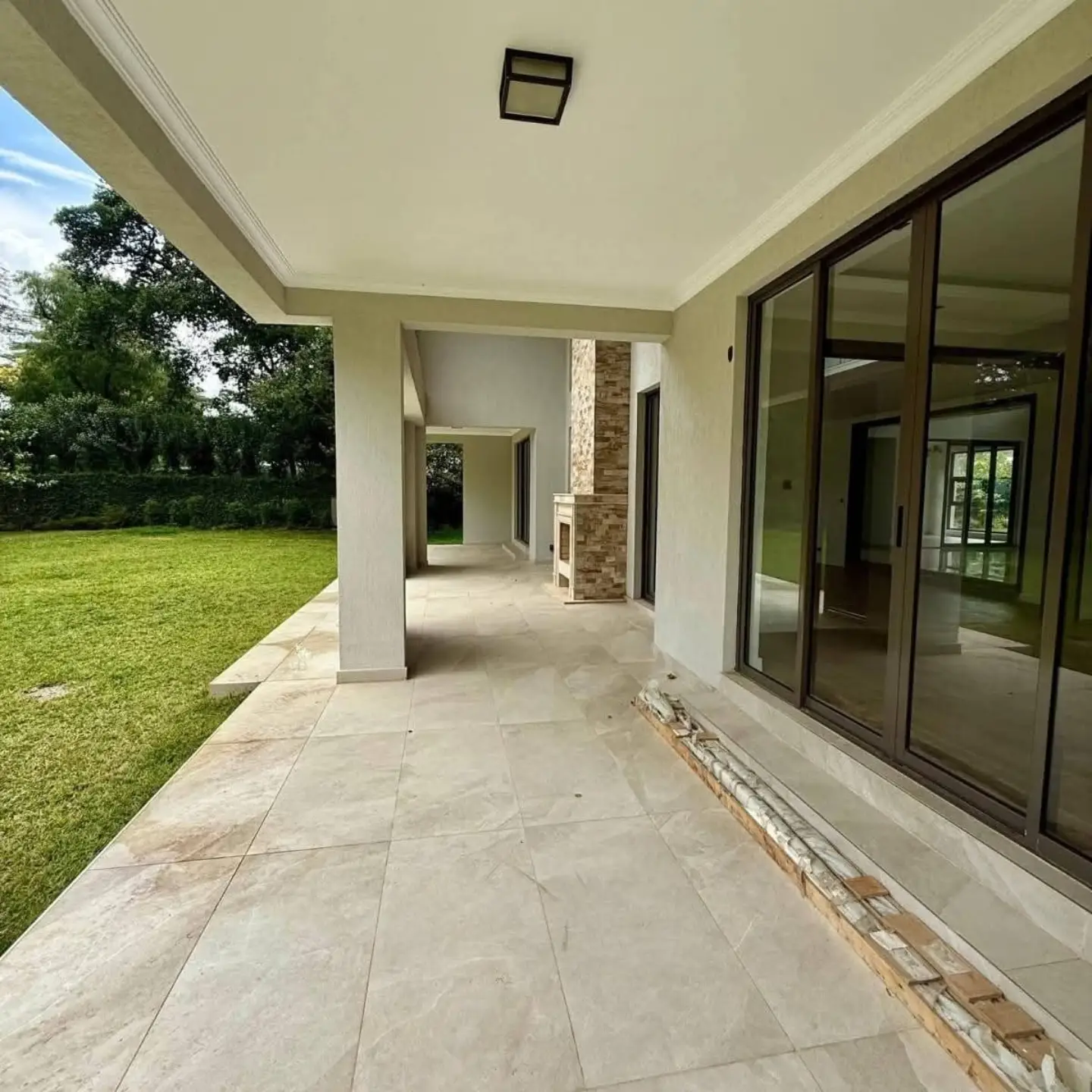 5 Bedroom All-Ensuite Luxury Residence thumbnail 20