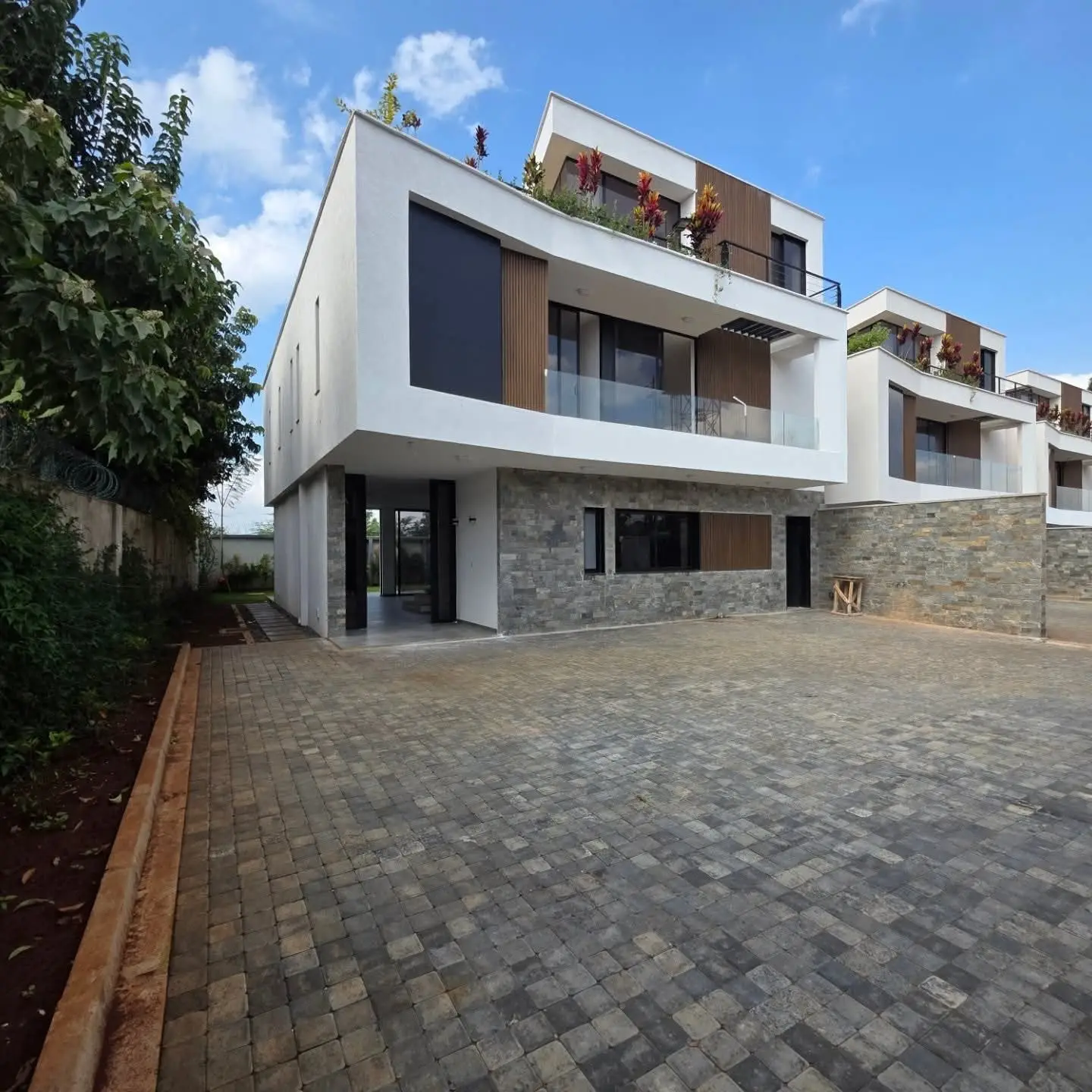 4-Bedroom Villa + DSQ for Sale — Runda, Nairobi