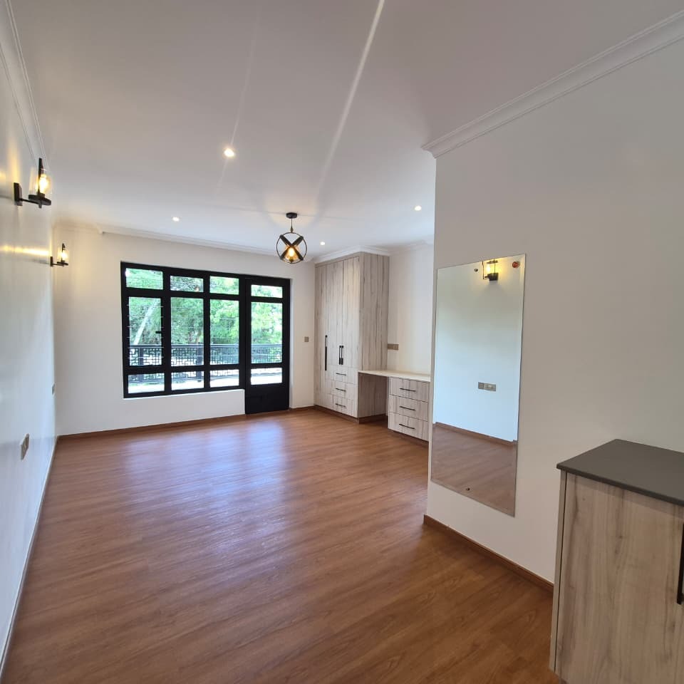 6-BEDROOM LUXURY HOUSE FOR SALE IN RUNDA thumbnail 8